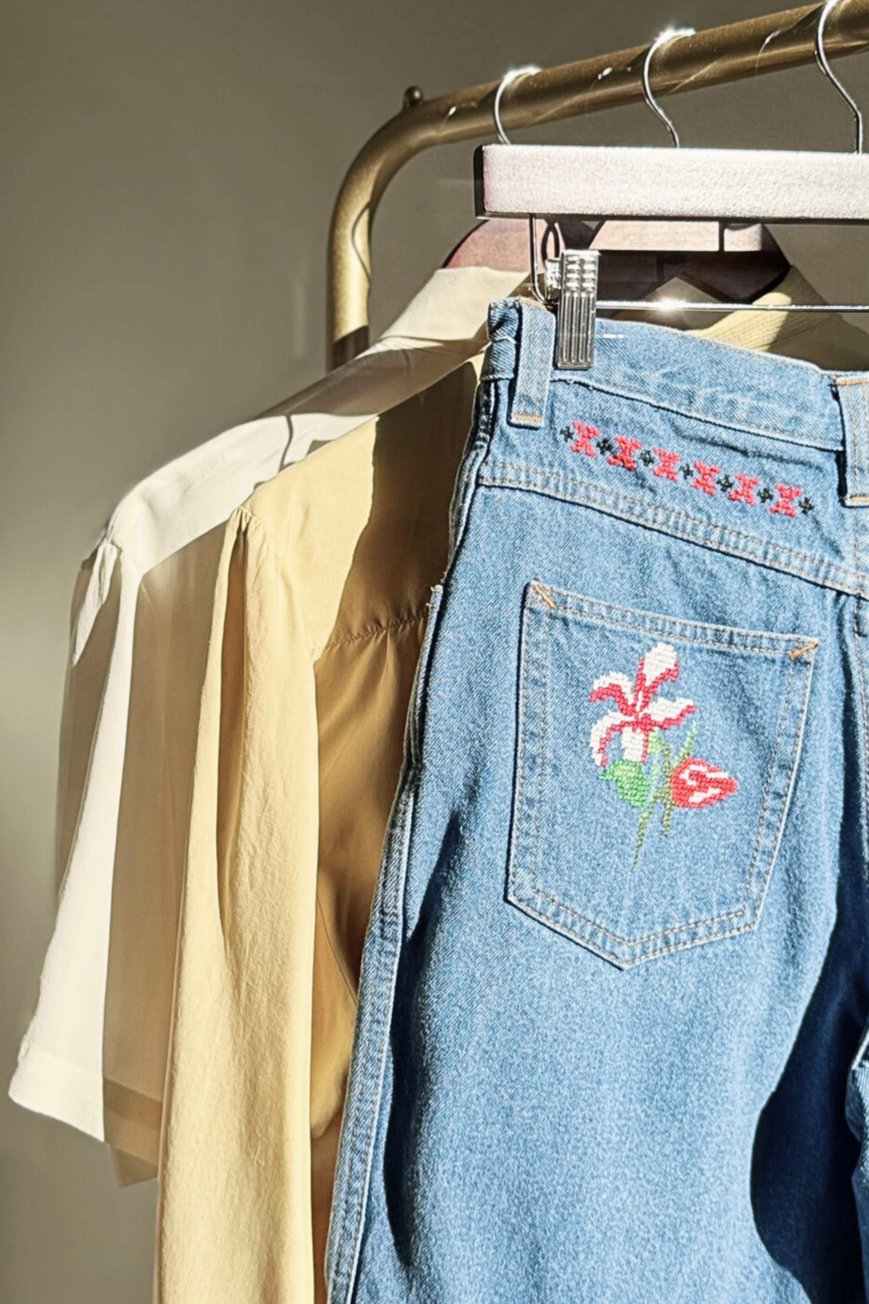 Bermuda en jeans brodé bleu moyen
