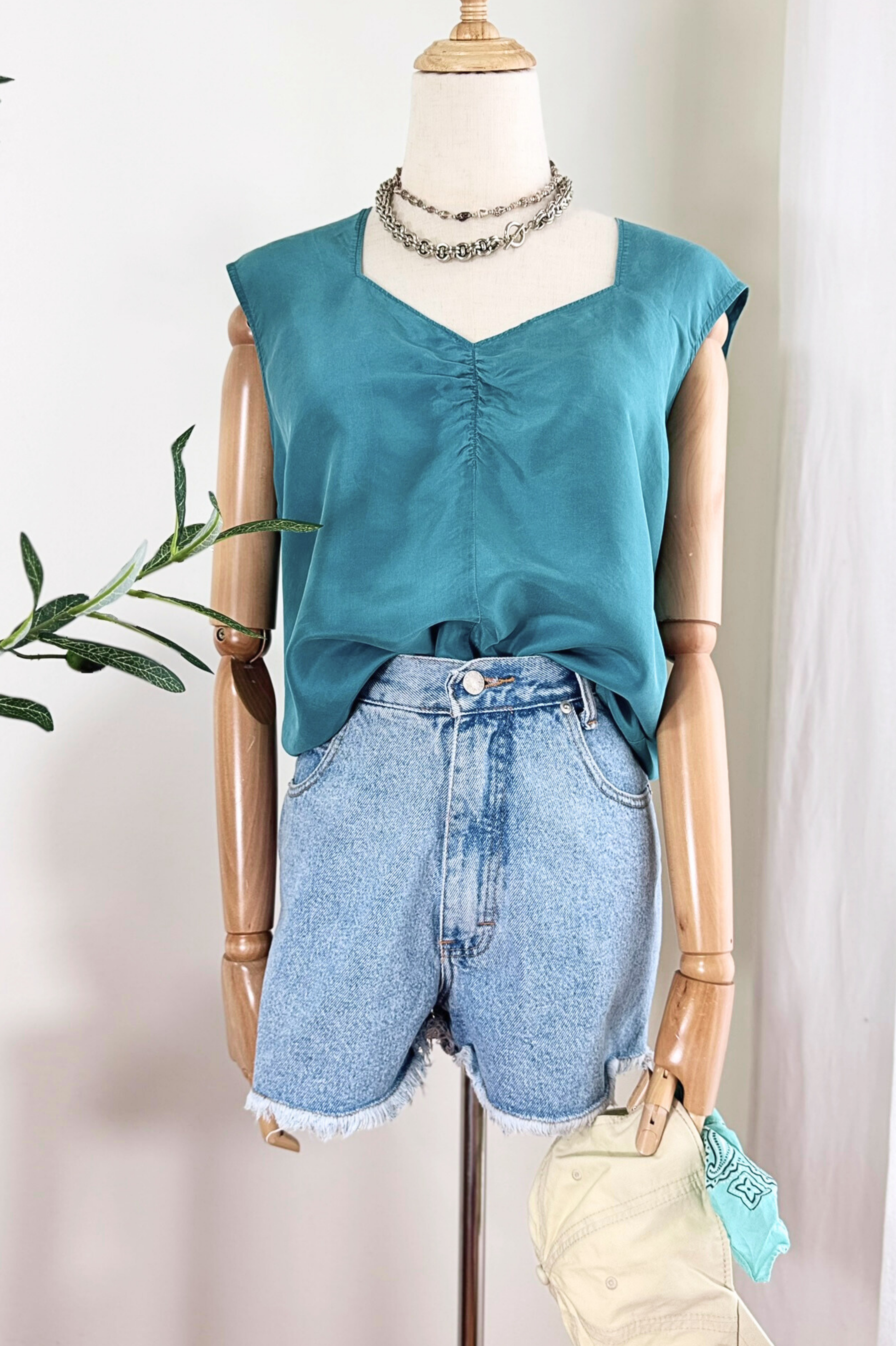 Short en jeans court effiloché denim clair