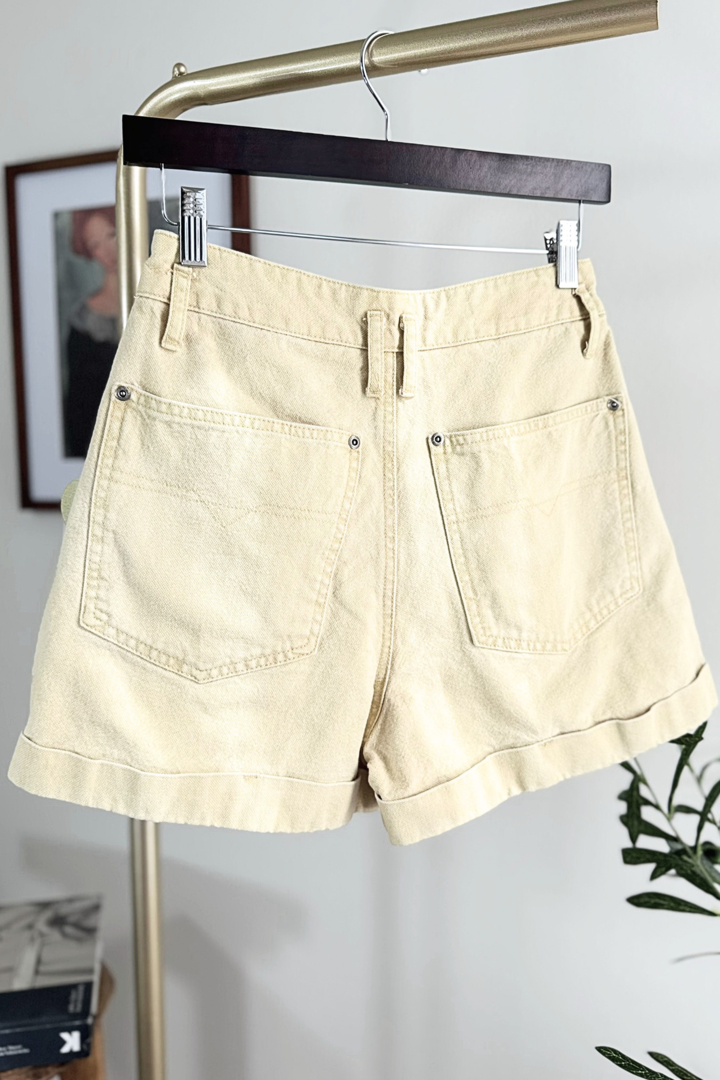 Short en jeans jaune clair