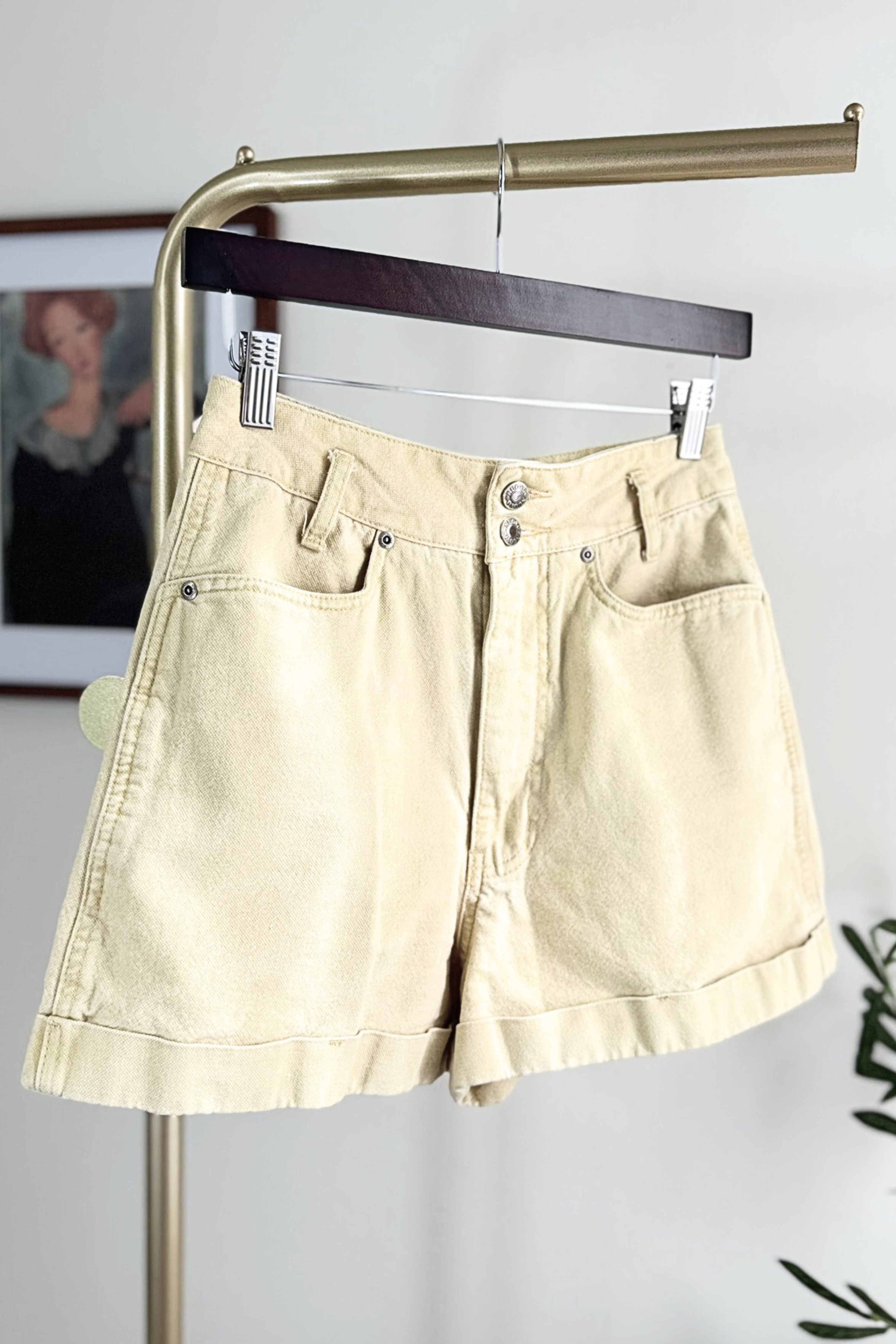 Short en jeans jaune clair