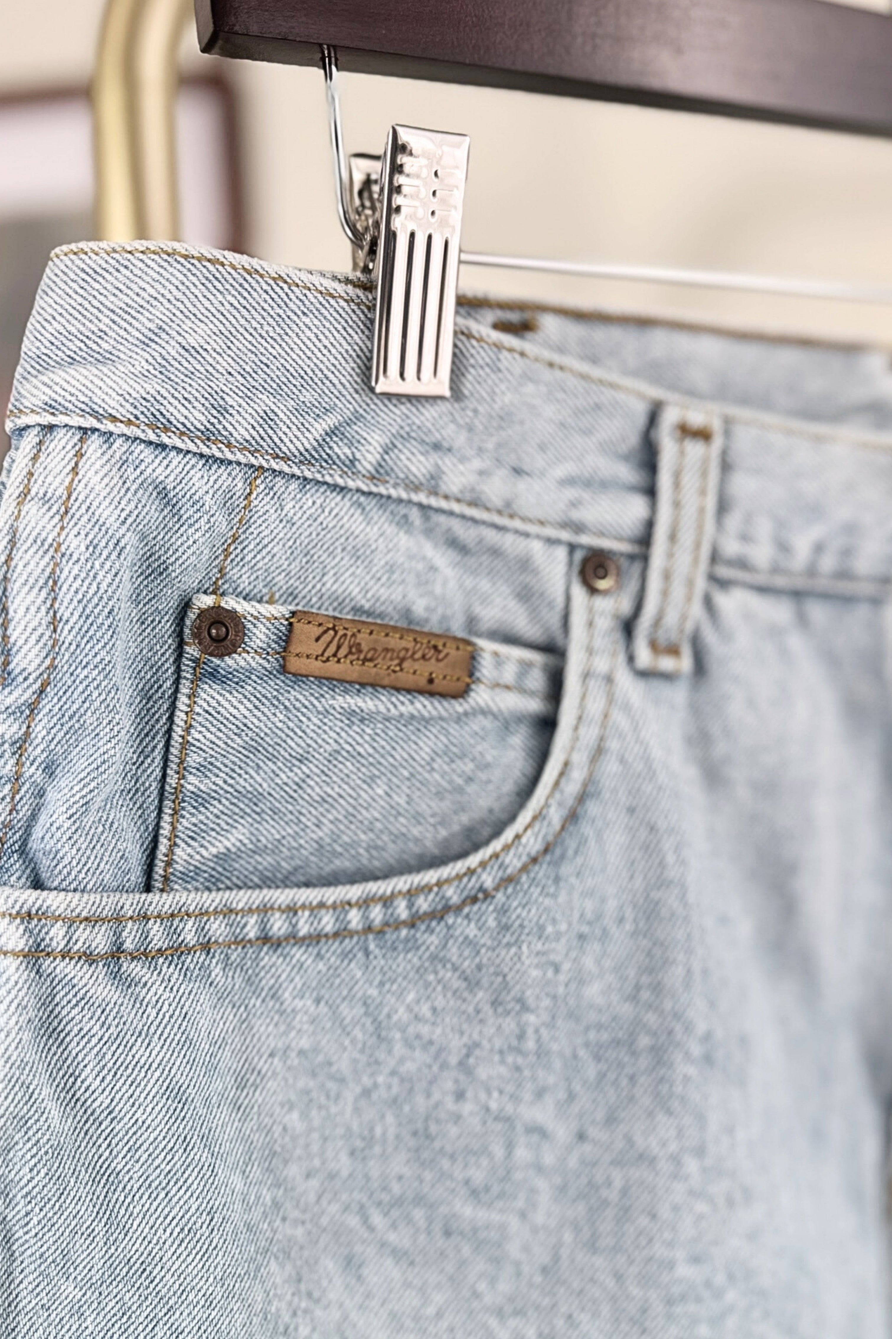 Short en jeans très court denim clair