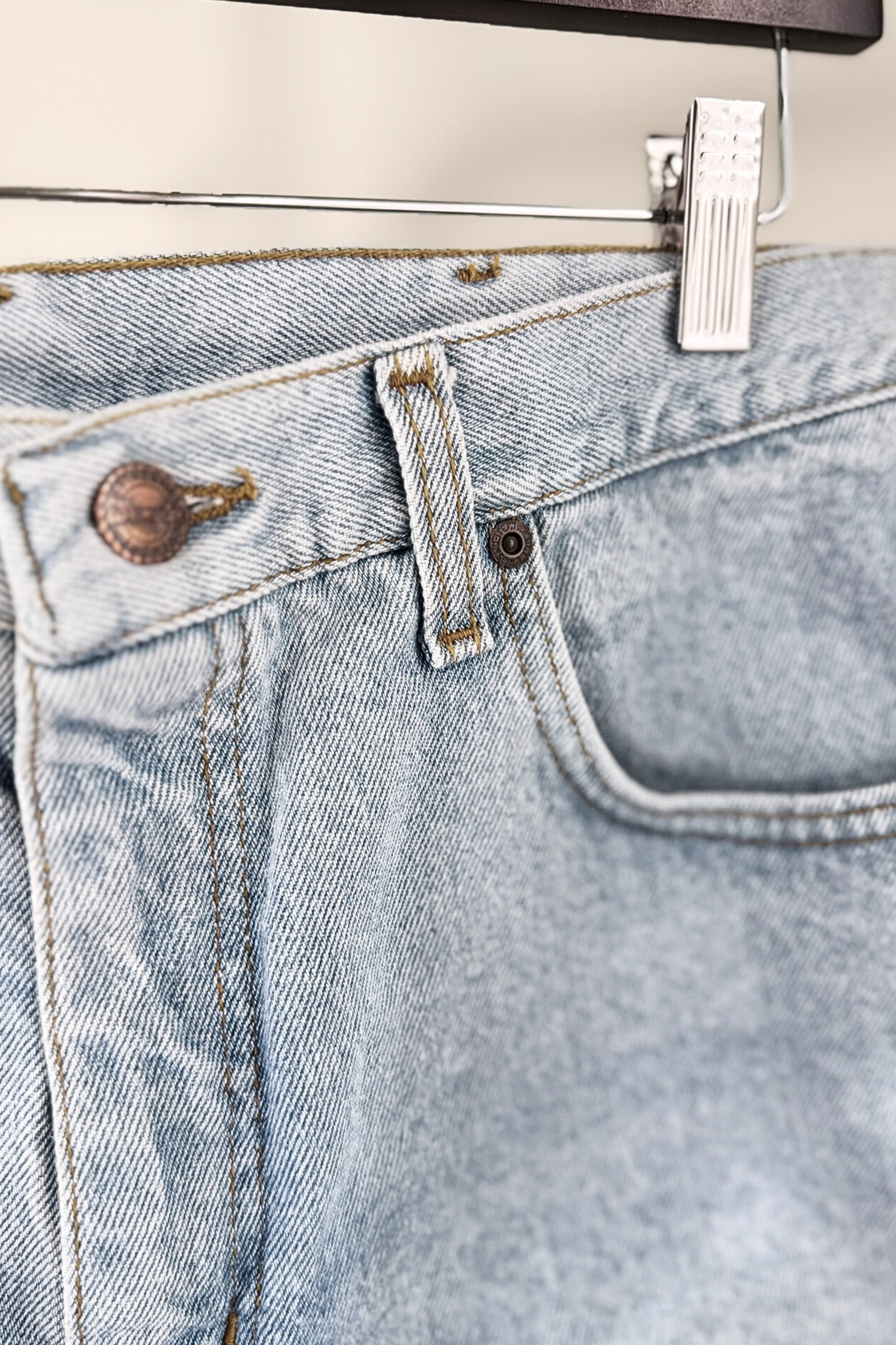 Short en jeans très court denim clair
