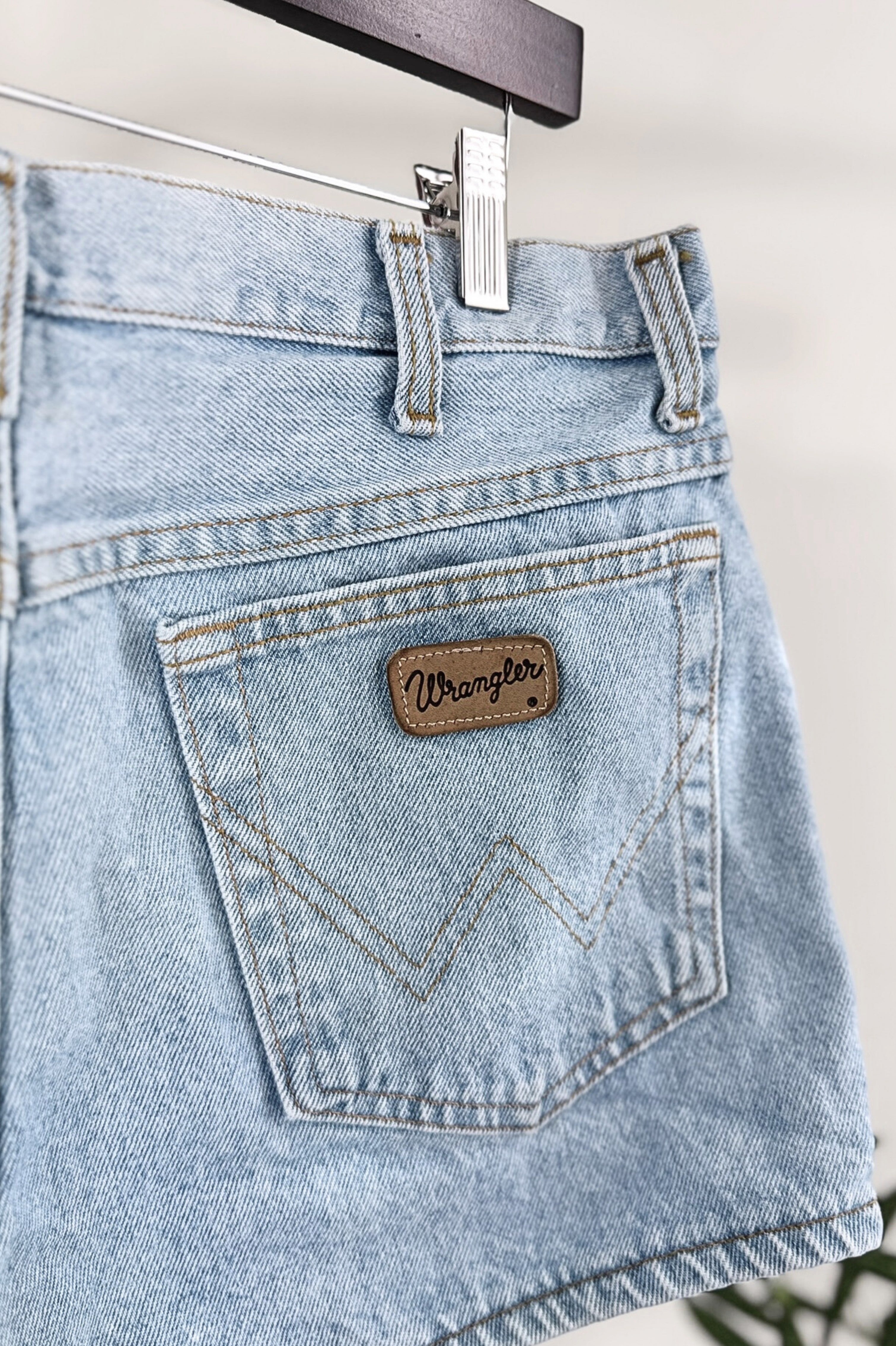 Short en jeans très court denim clair