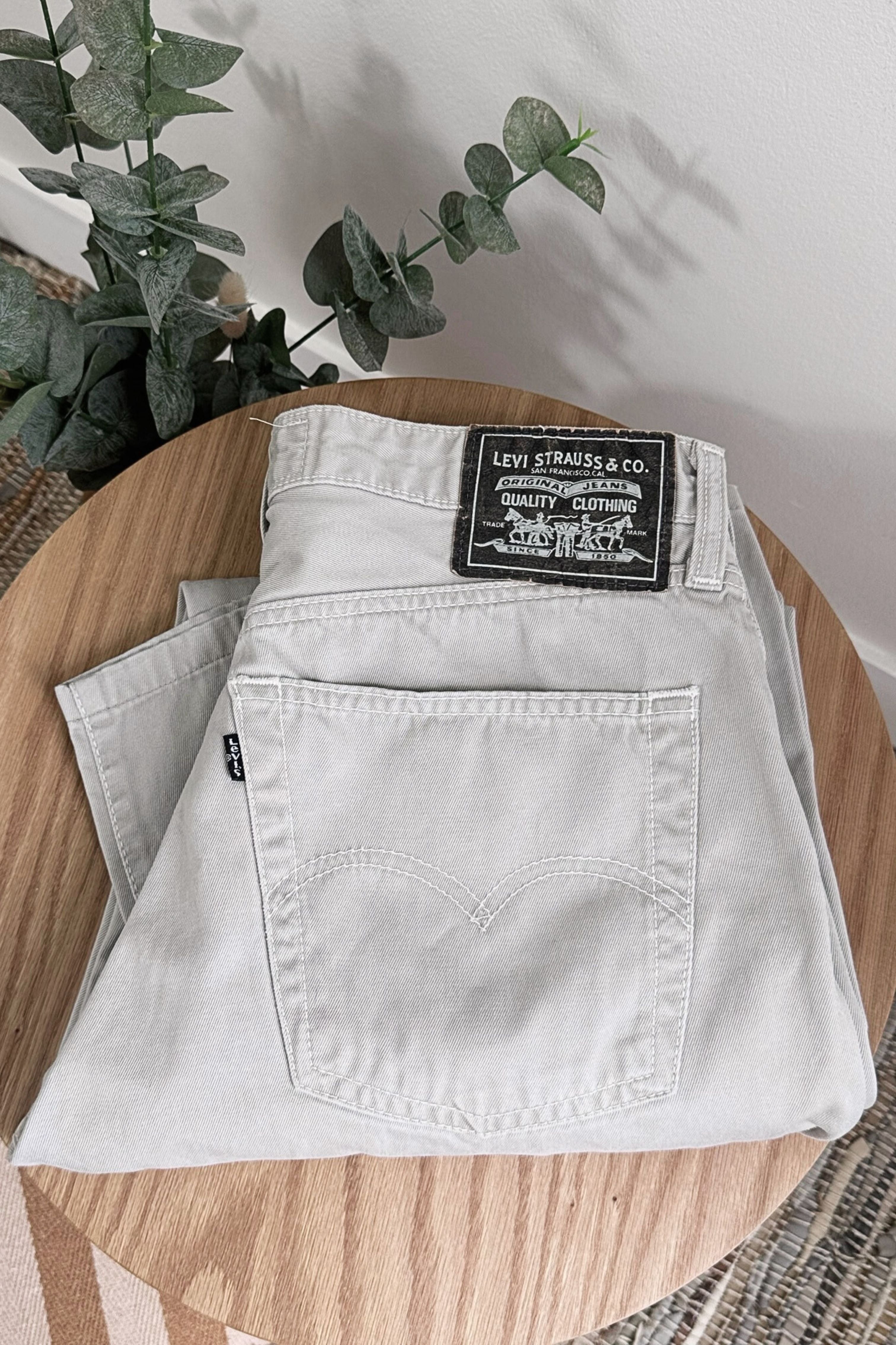 Jeans Levi's 501 W31 L32 gris clair