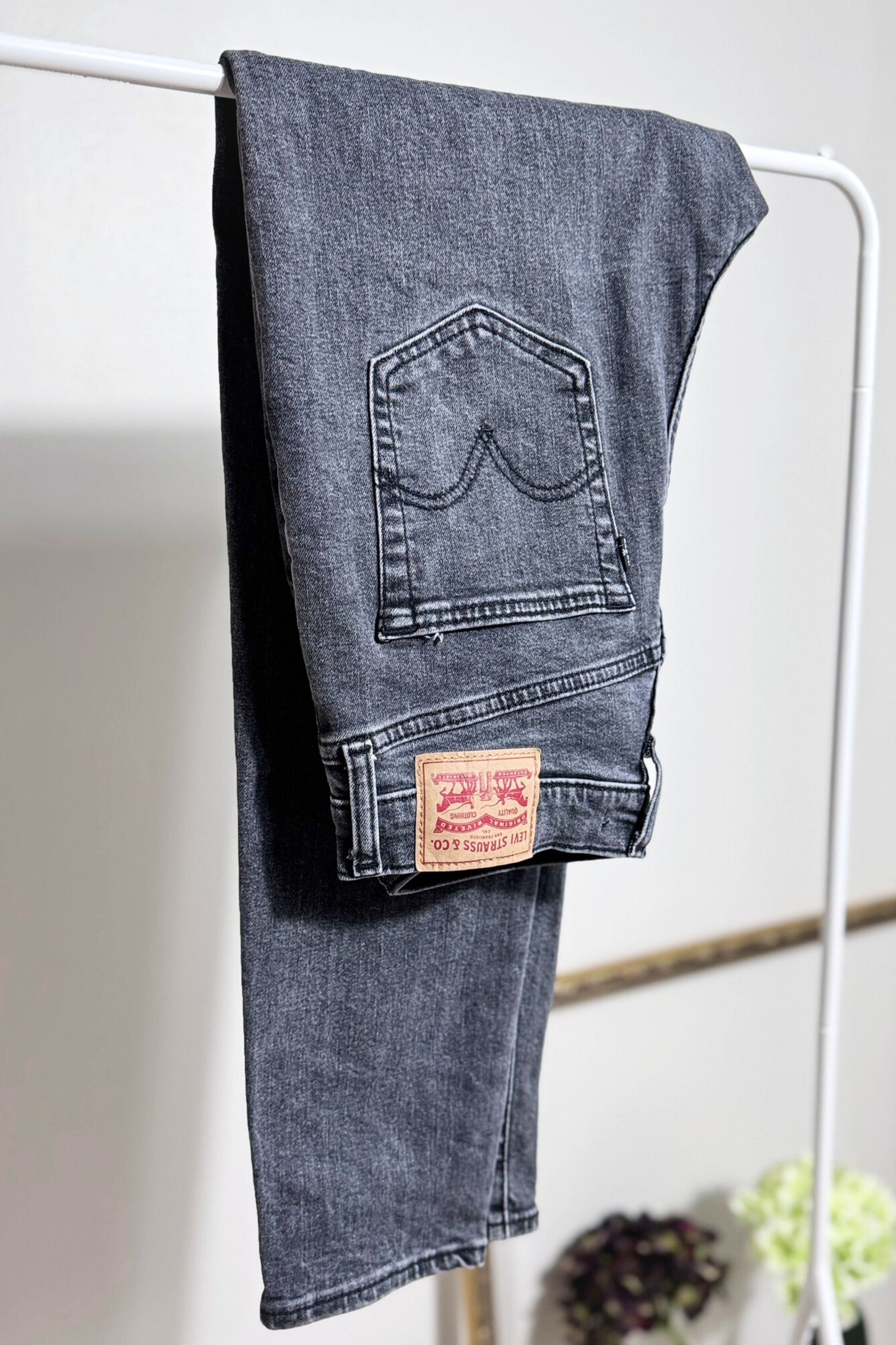 Jeans Levi's MOM W28 L29 gris