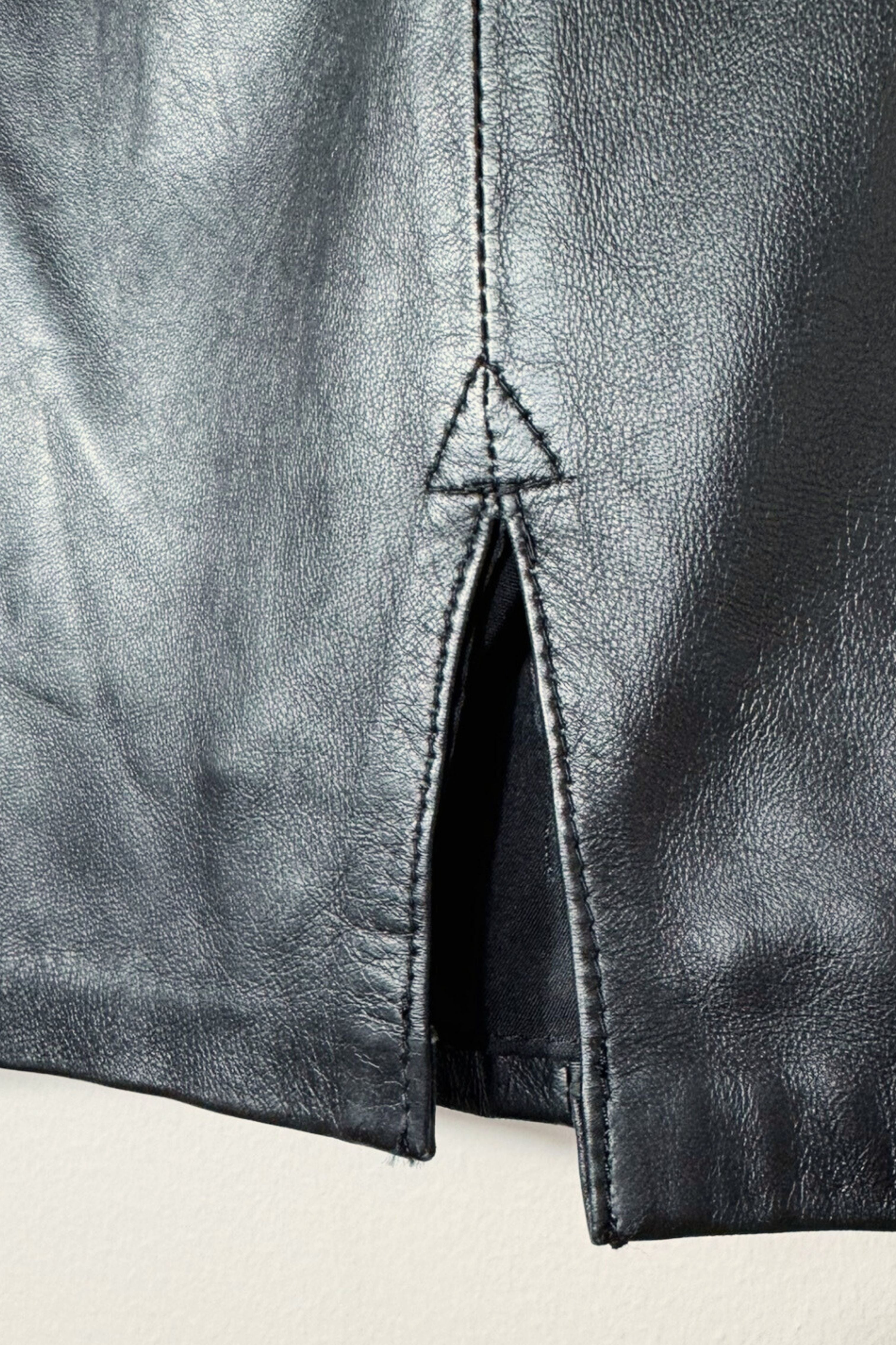 Jupe courte en cuir noire