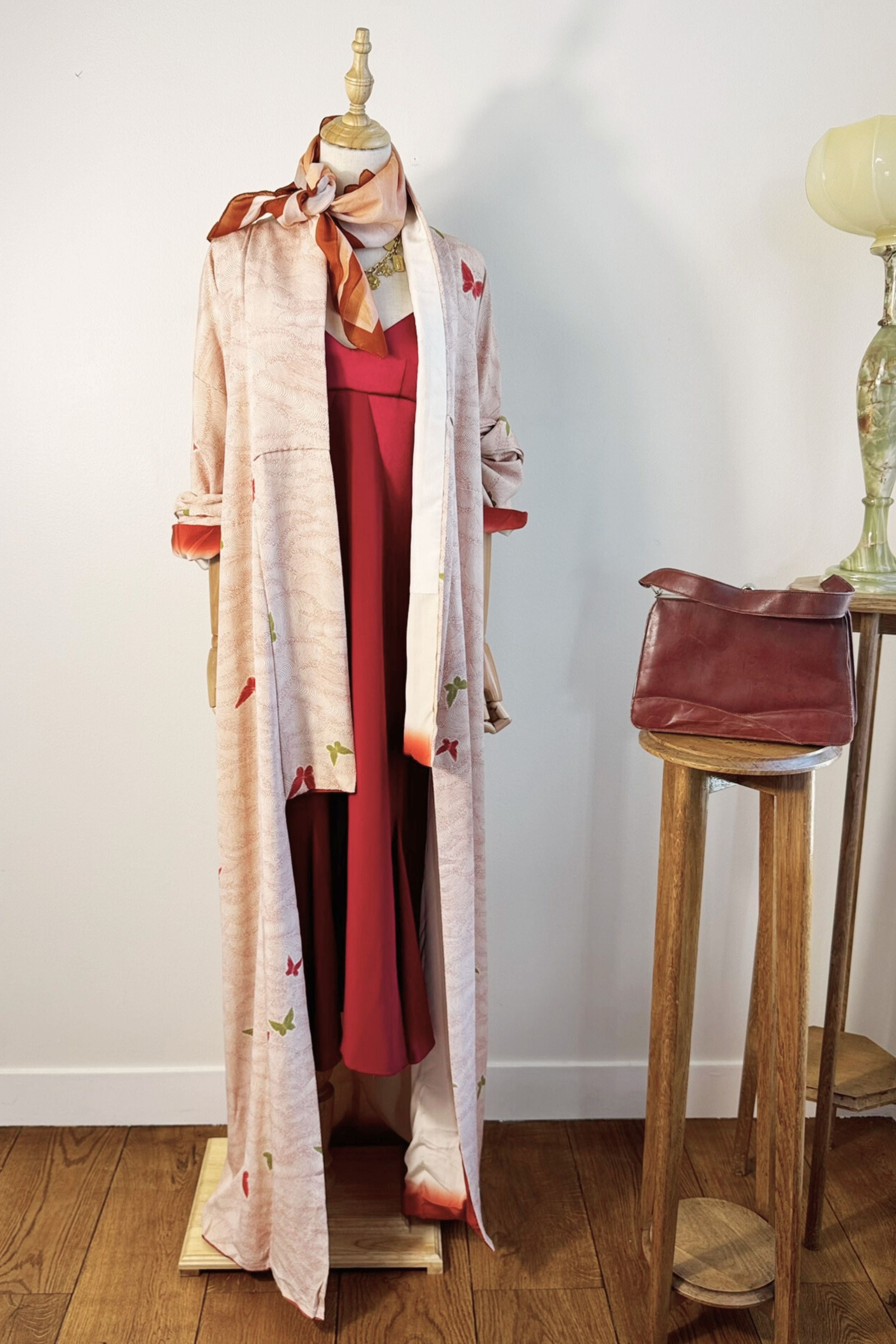 Robe midi satinée à bretelles fuchsia
