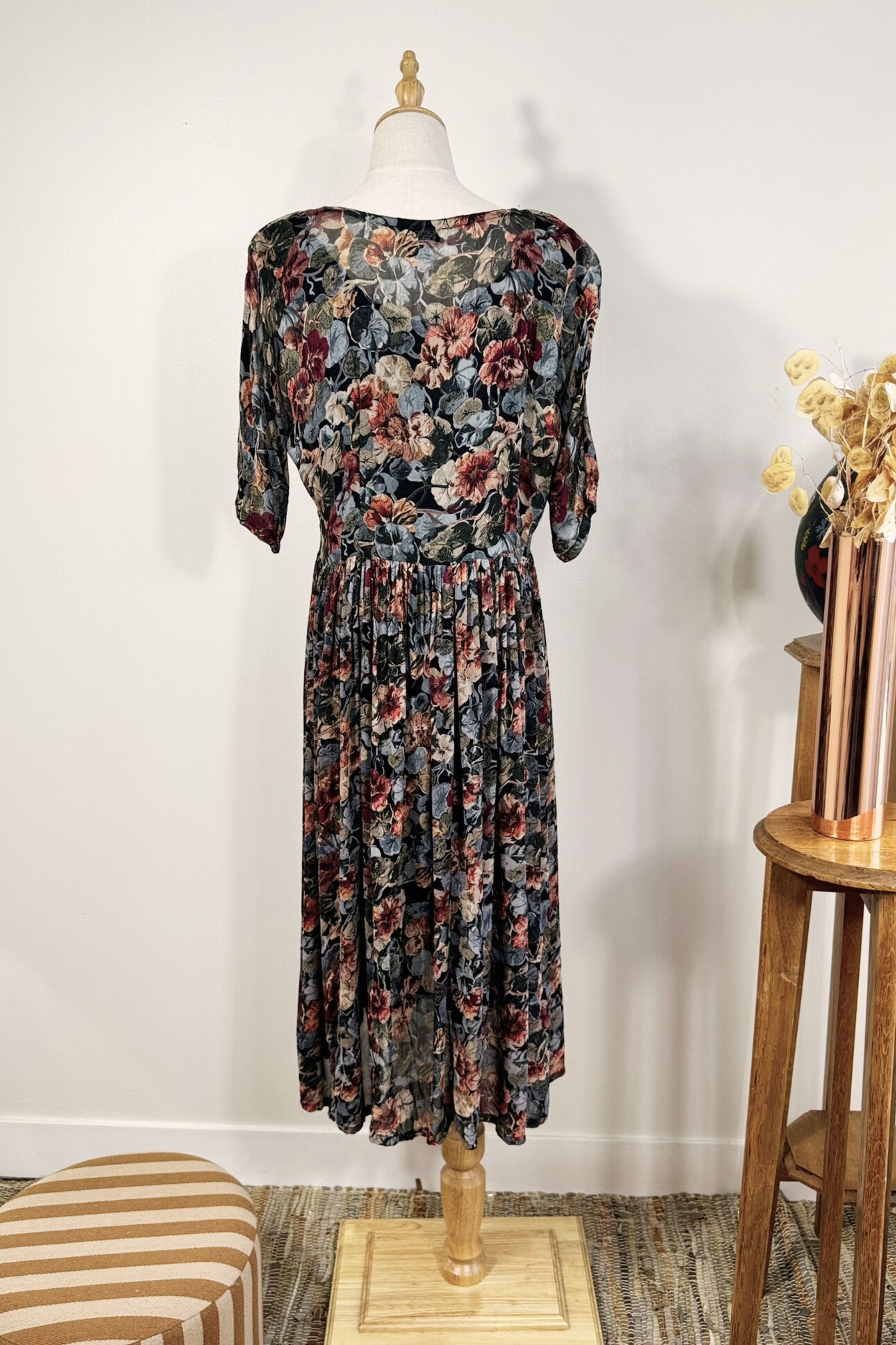 Robe longue à fleurs noire