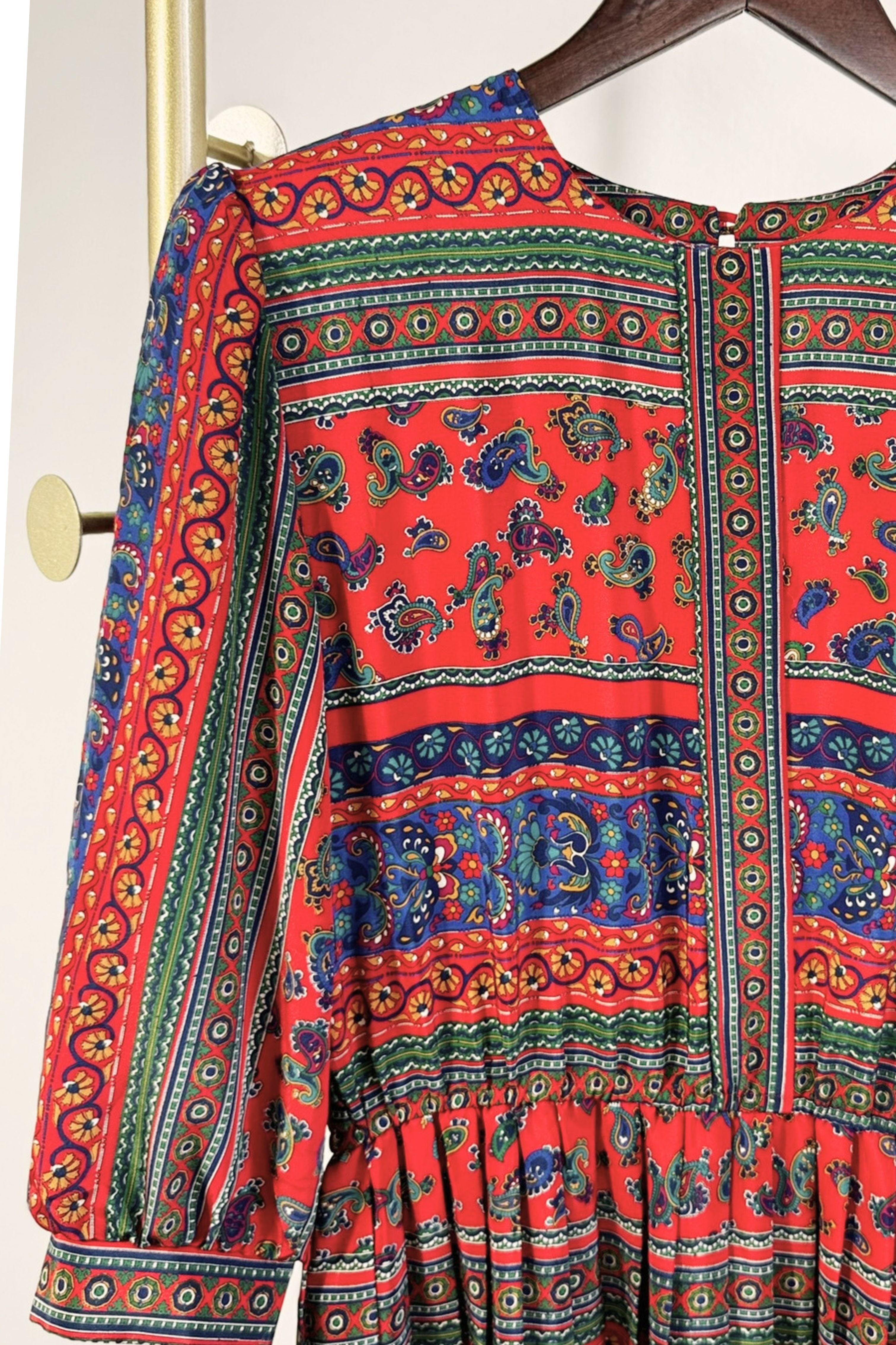 Robe longue à motifs cachemire rouge