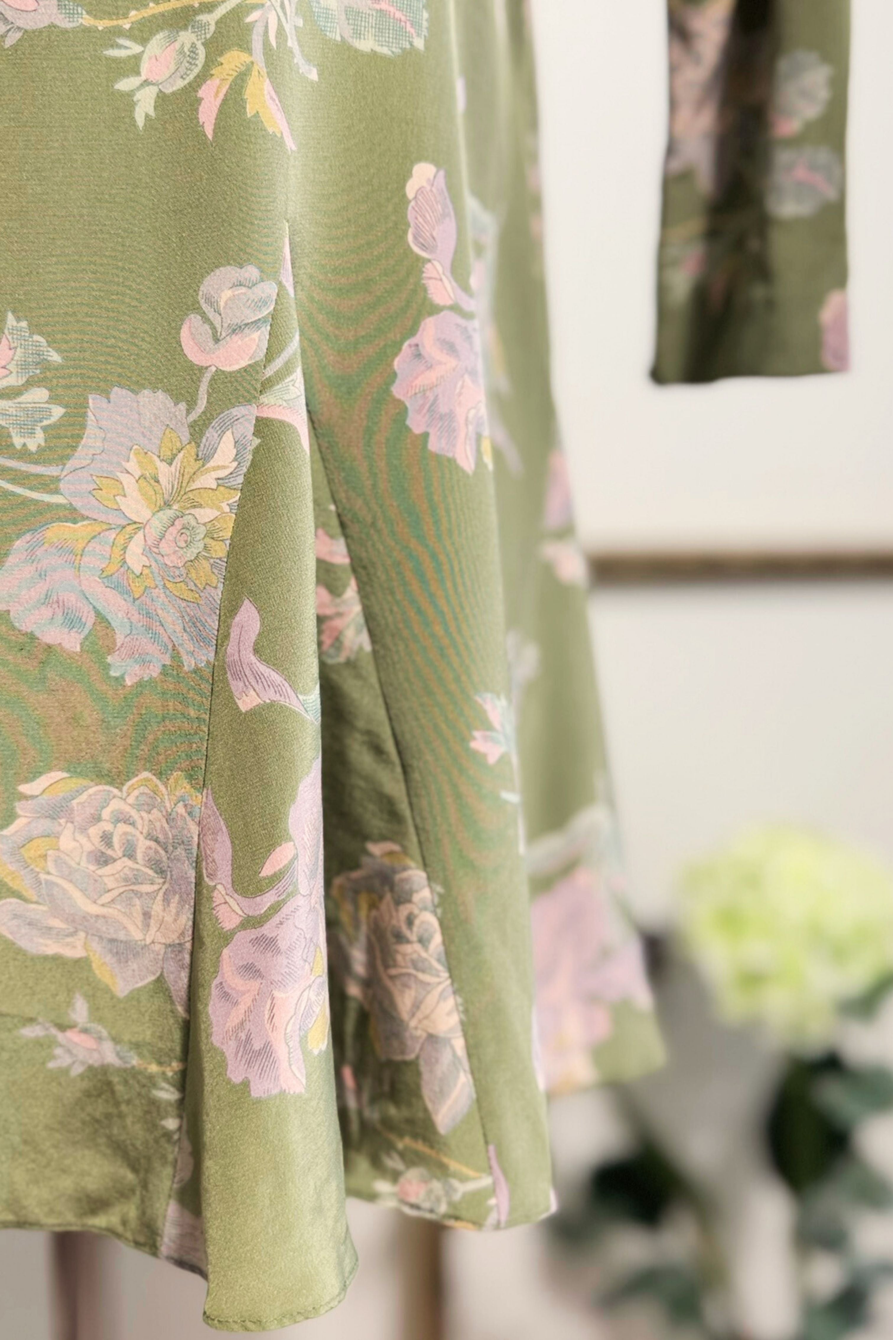 Robe midi en soie à fleurs kaki