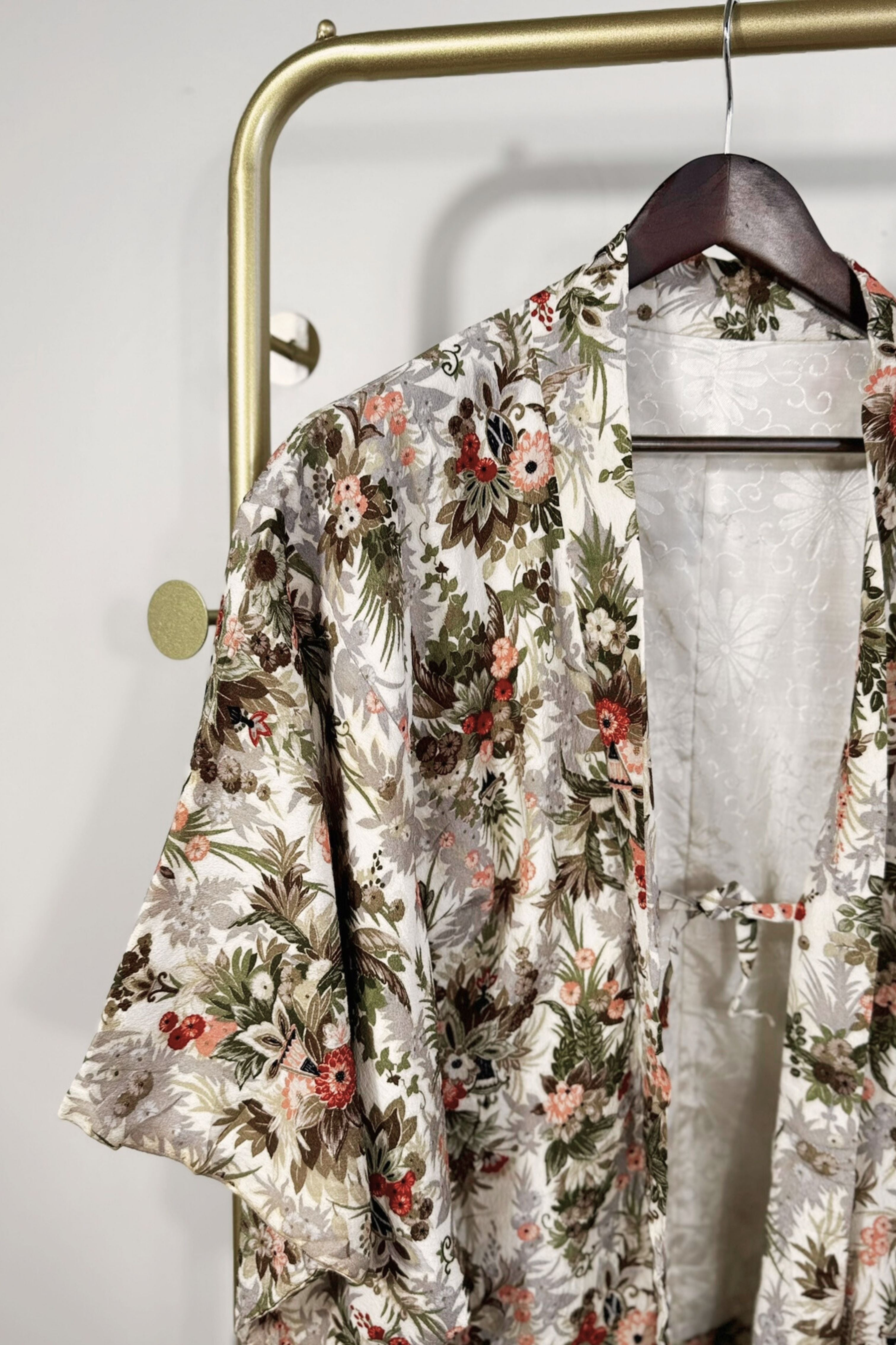 Short blue patterned kimono