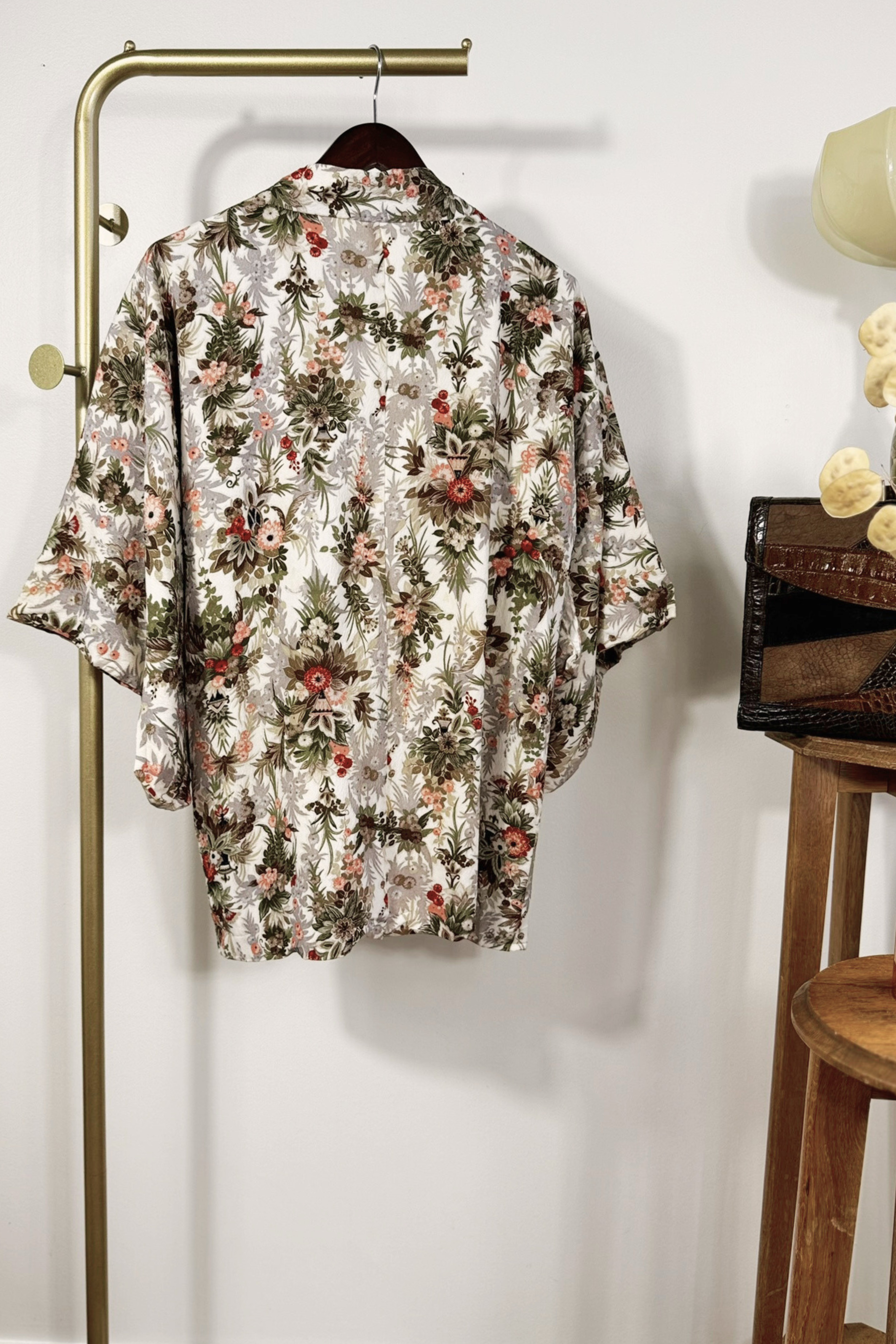 Short blue patterned kimono