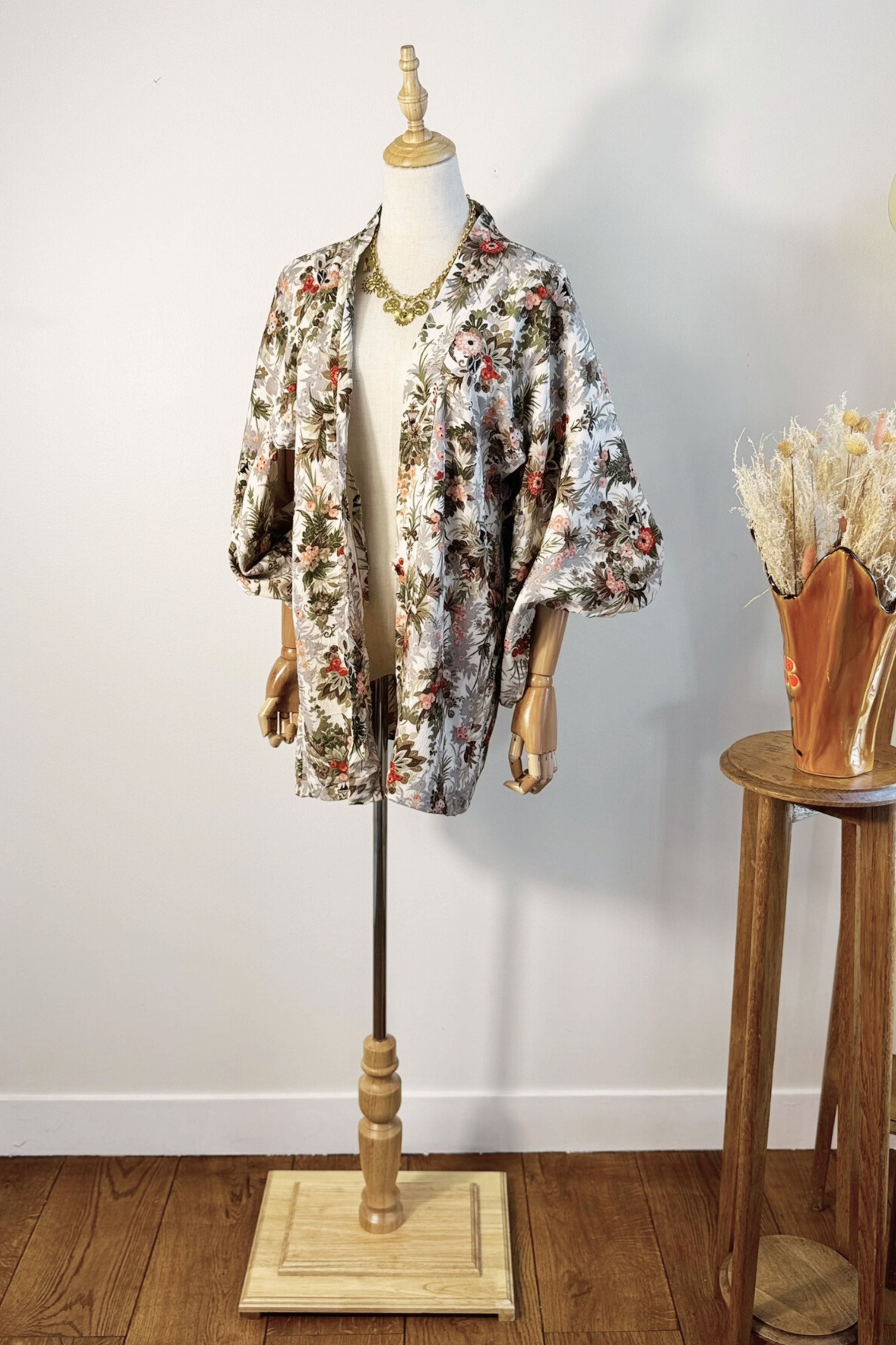 Short blue patterned kimono