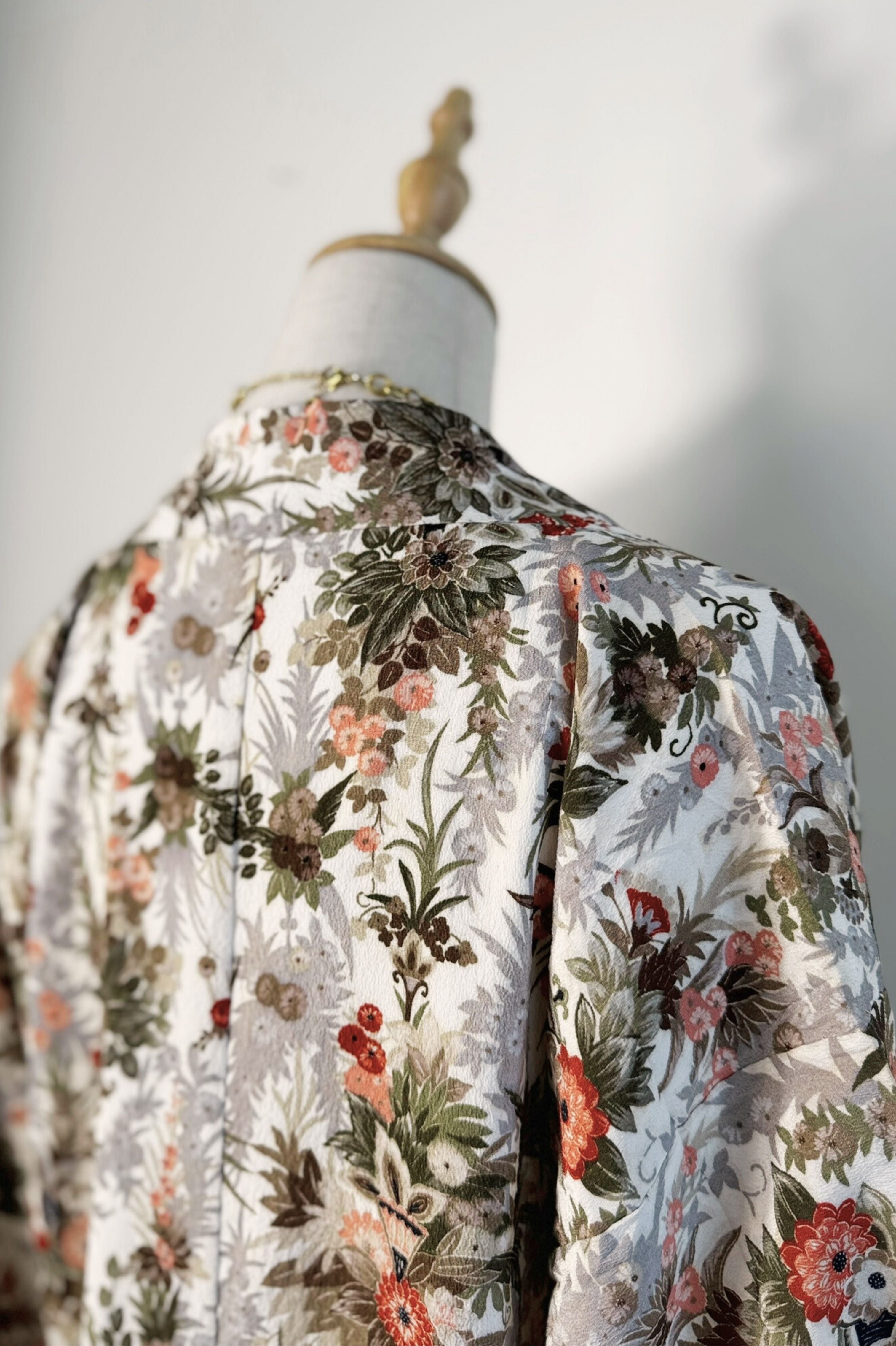 Short blue patterned kimono