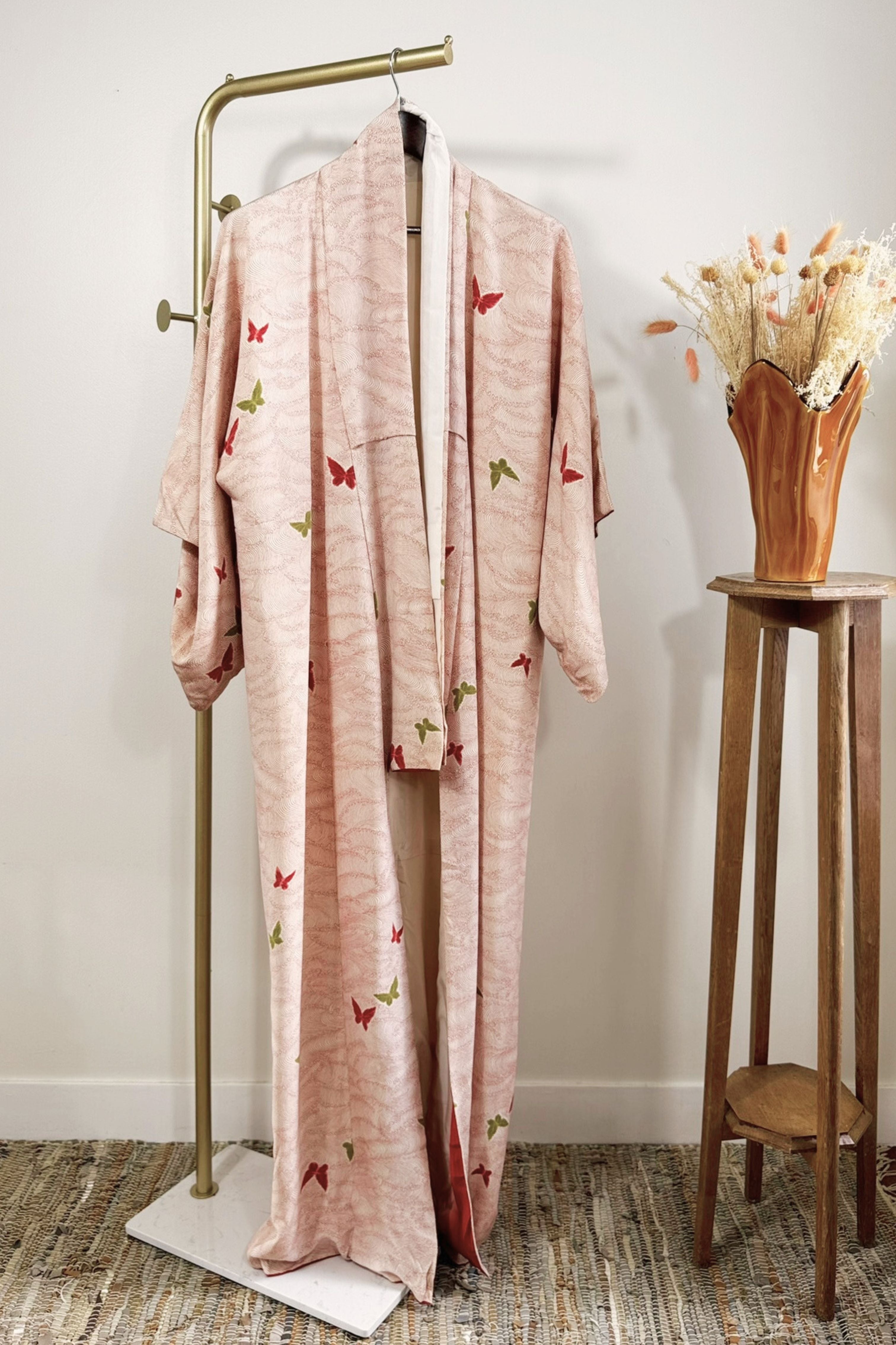 Kimono long papillons en soie rose