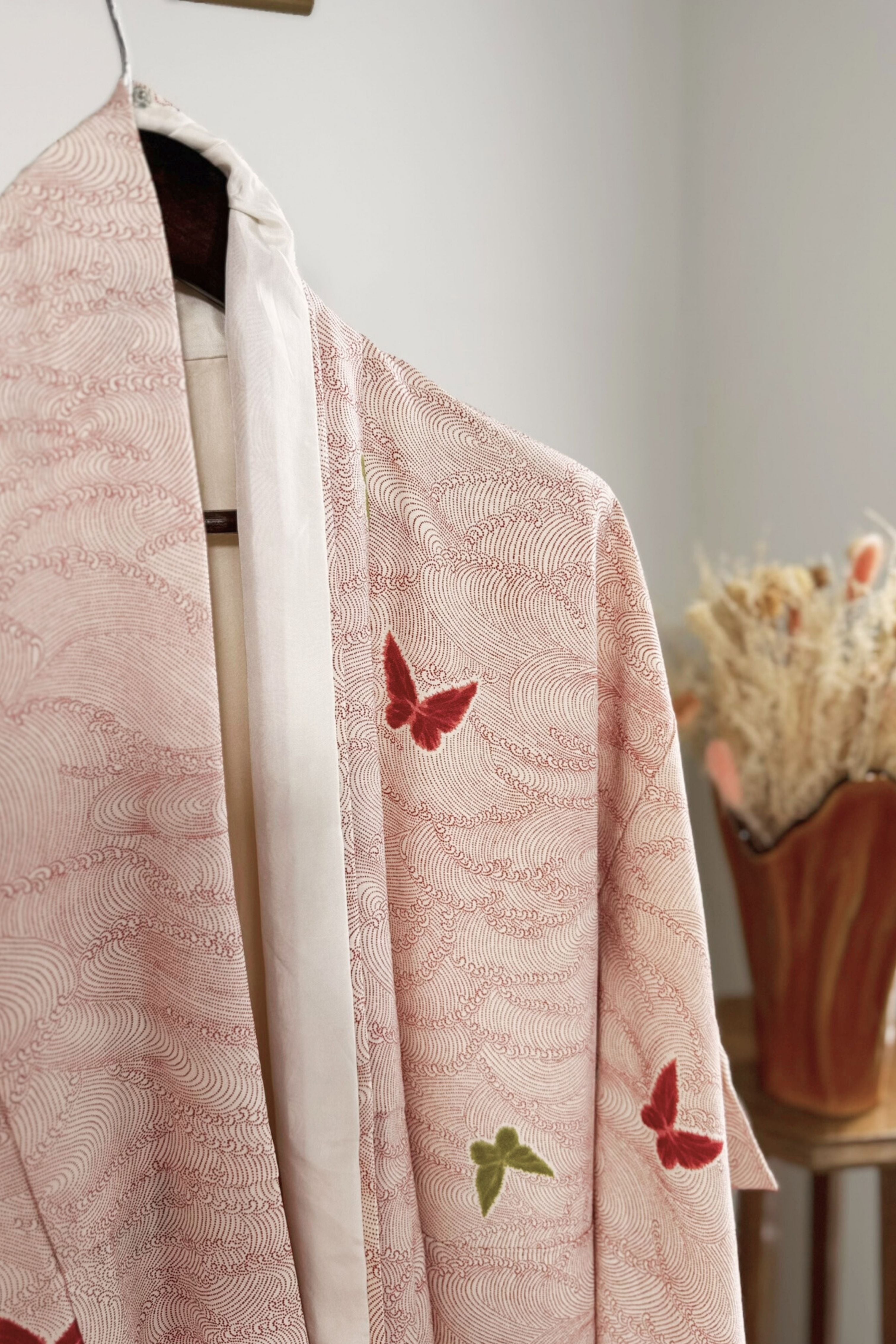 Kimono long papillons en soie rose