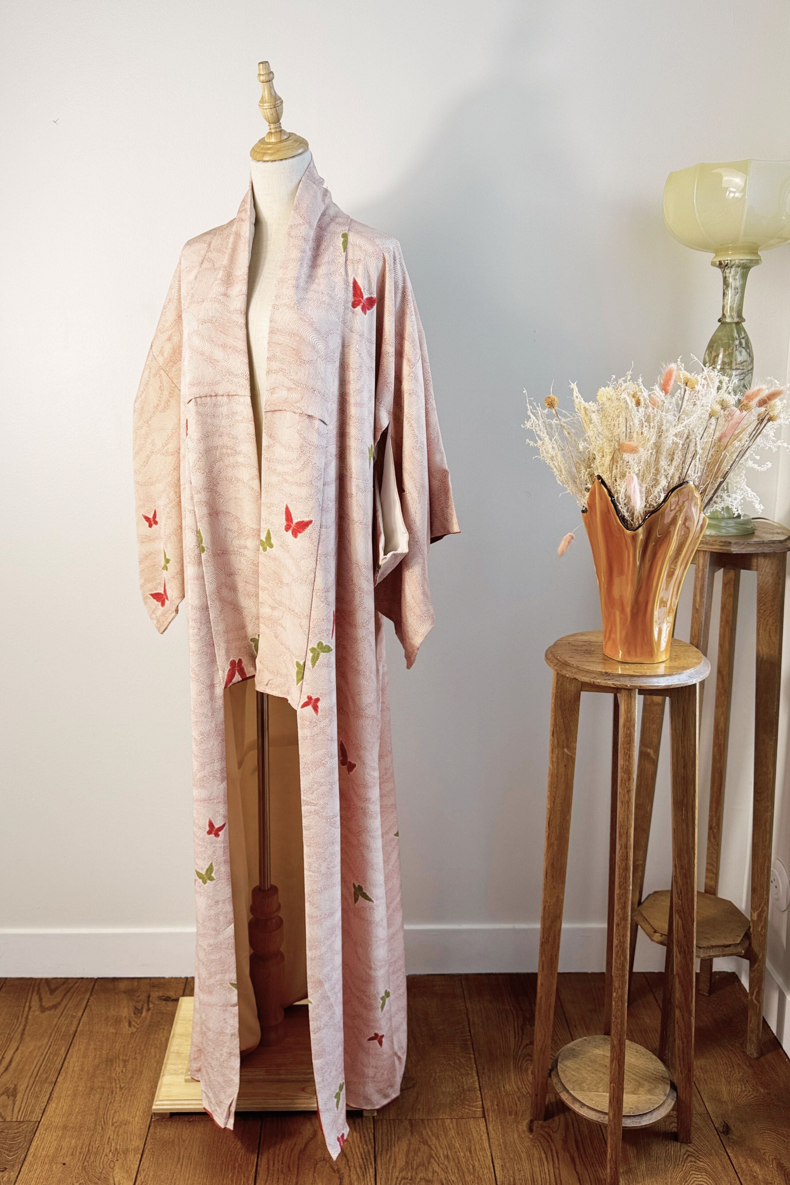 Kimono long papillons en soie rose