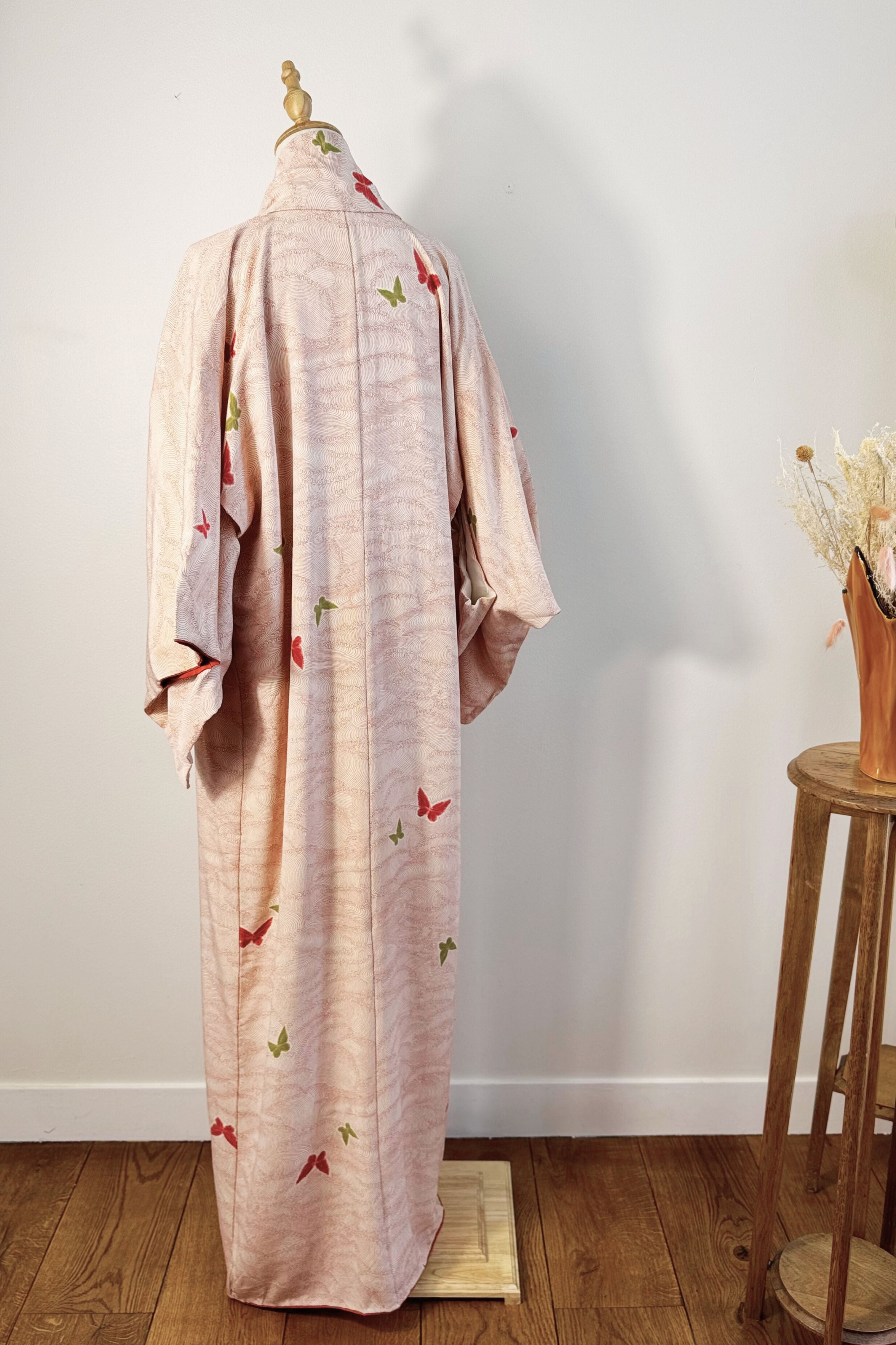 Kimono long papillons en soie rose