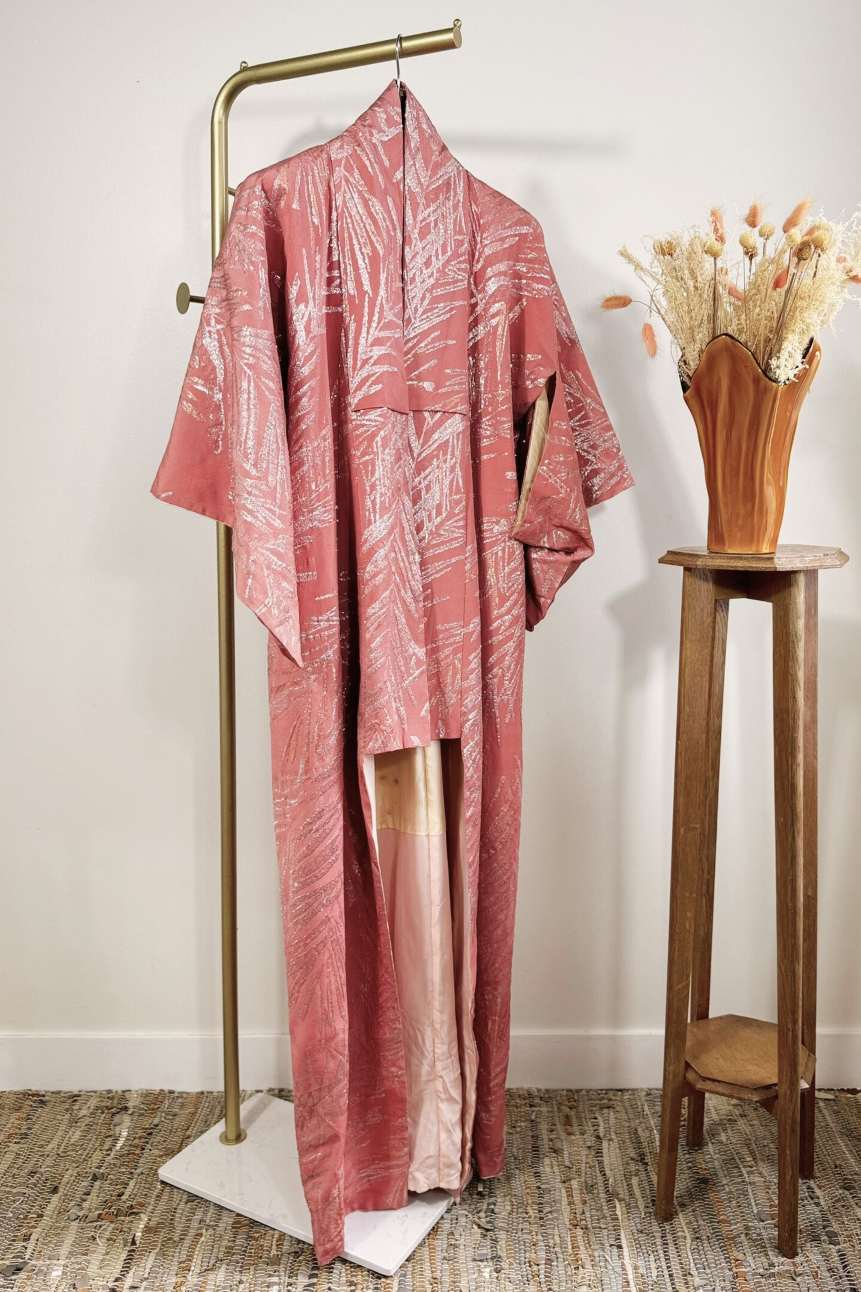 Kimono long rose à motifs argentés