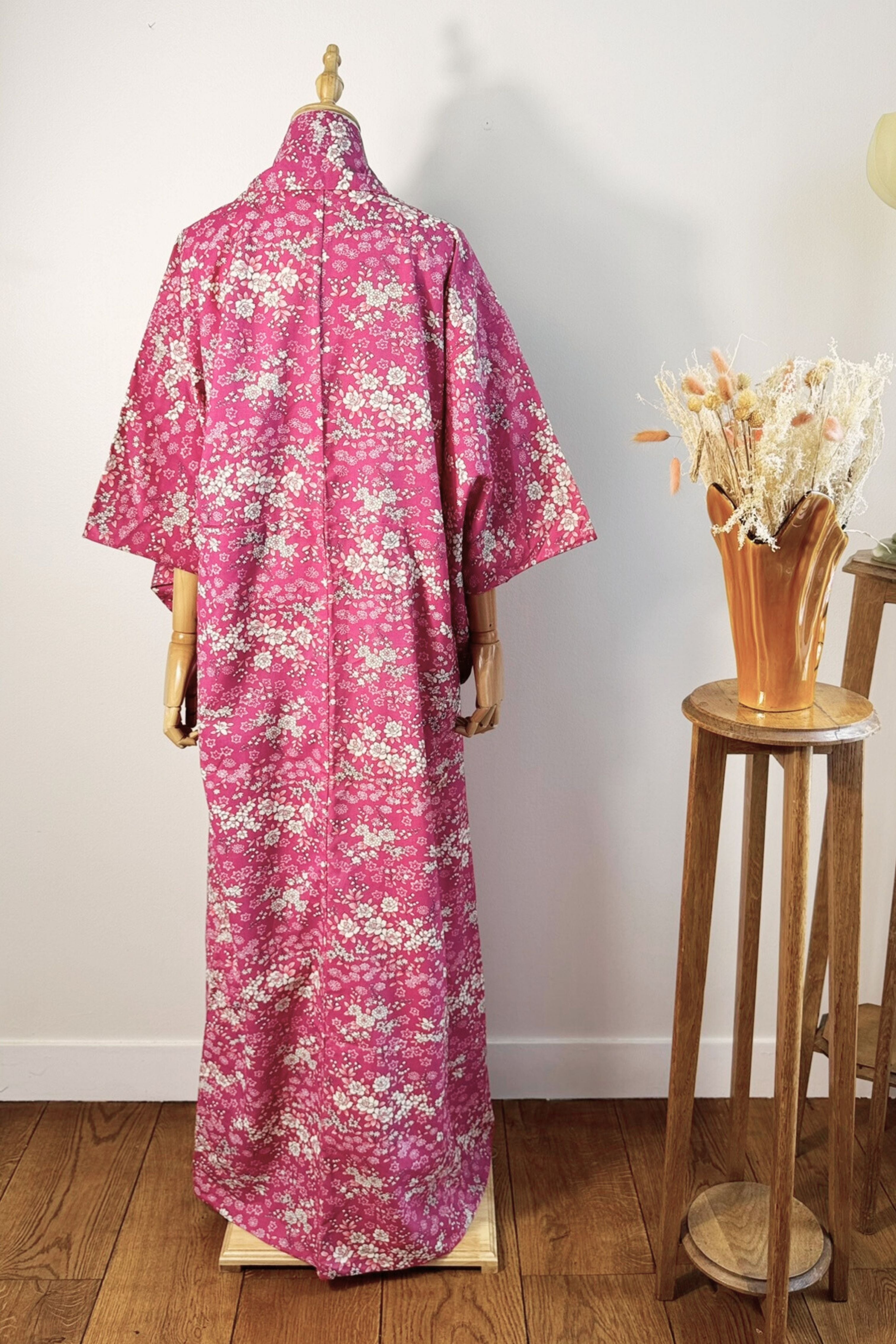 Kimono long rose à fleurs