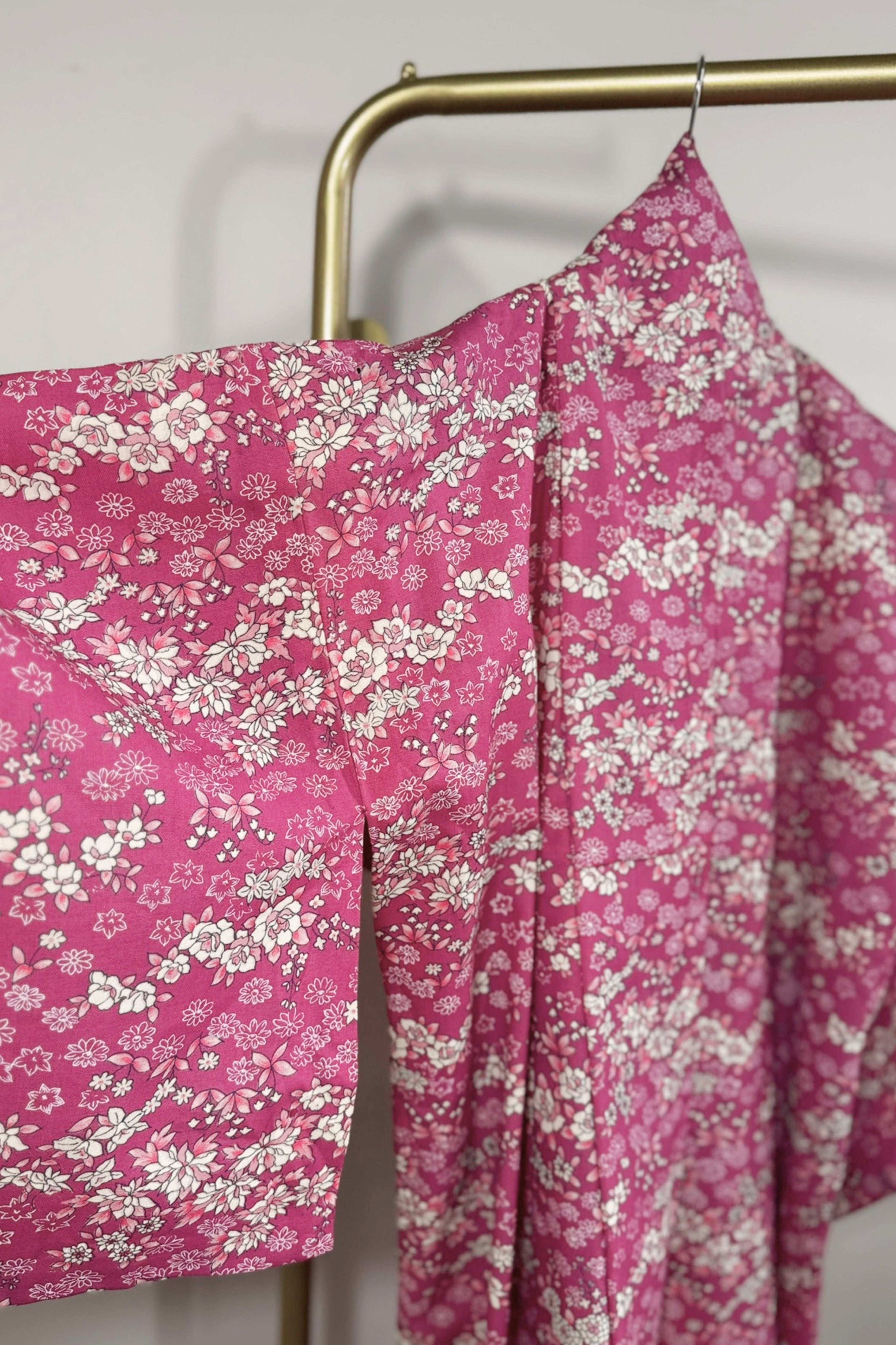 Kimono long rose à fleurs