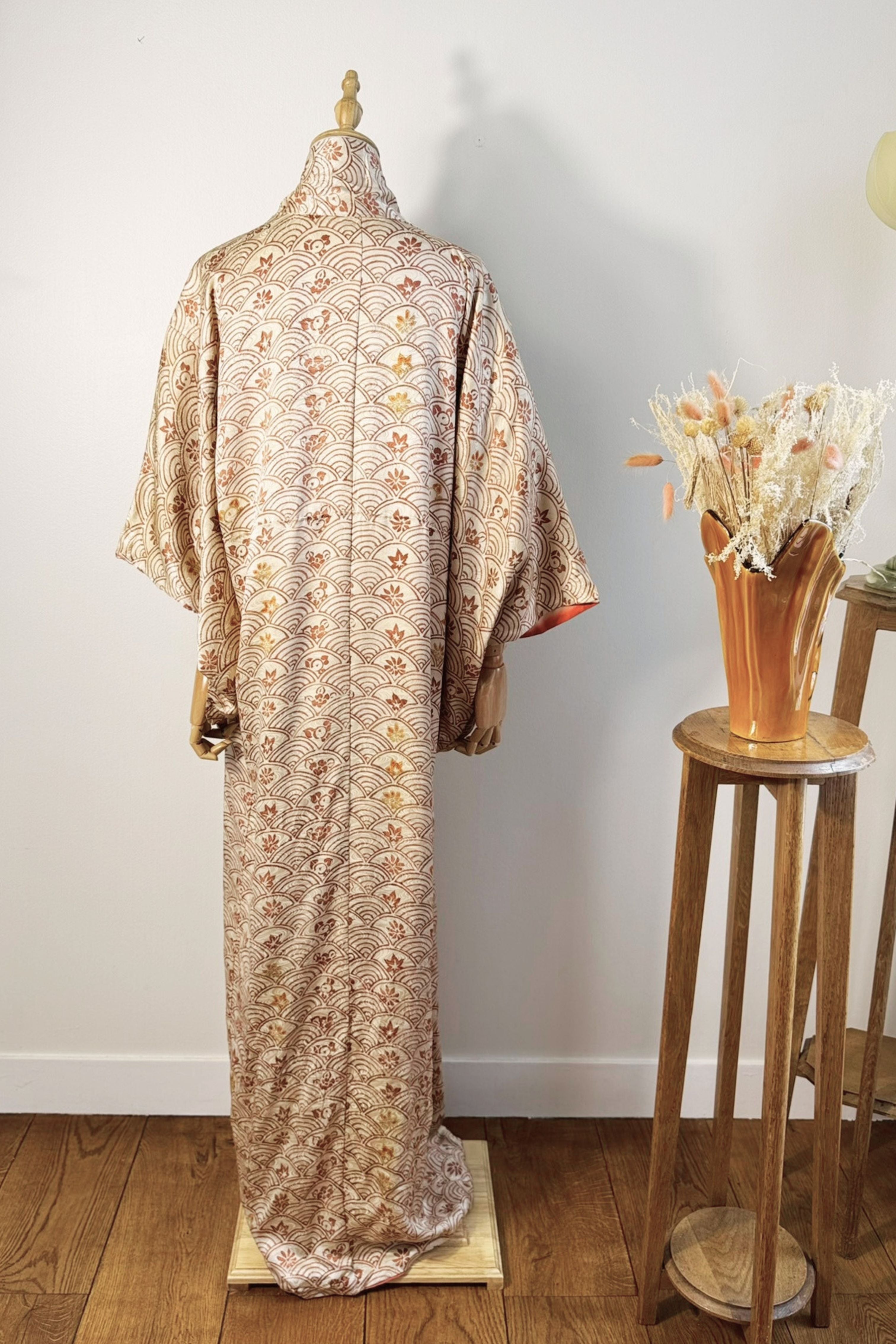 Kimono long en soie beige graphique