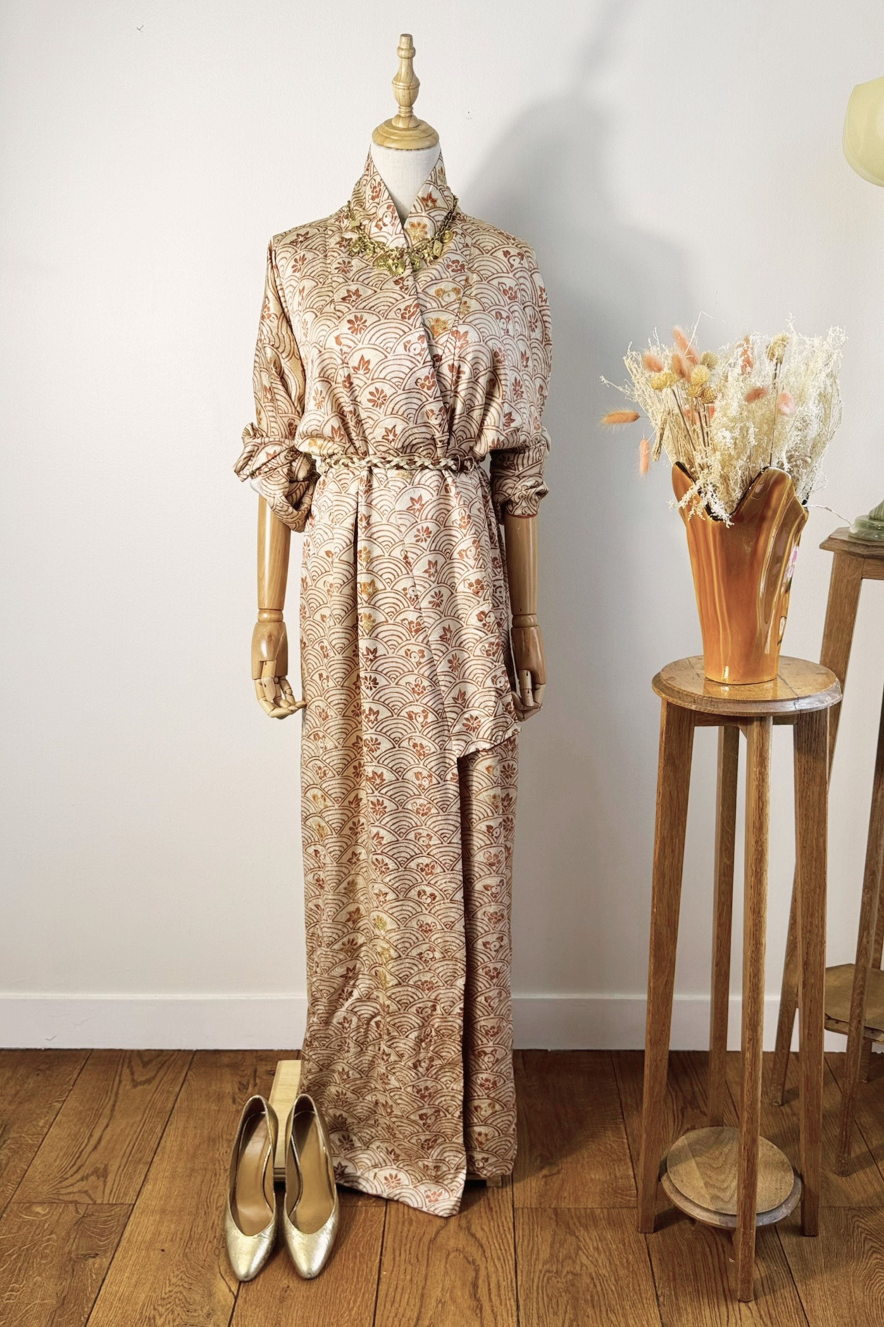 Kimono long en soie beige graphique