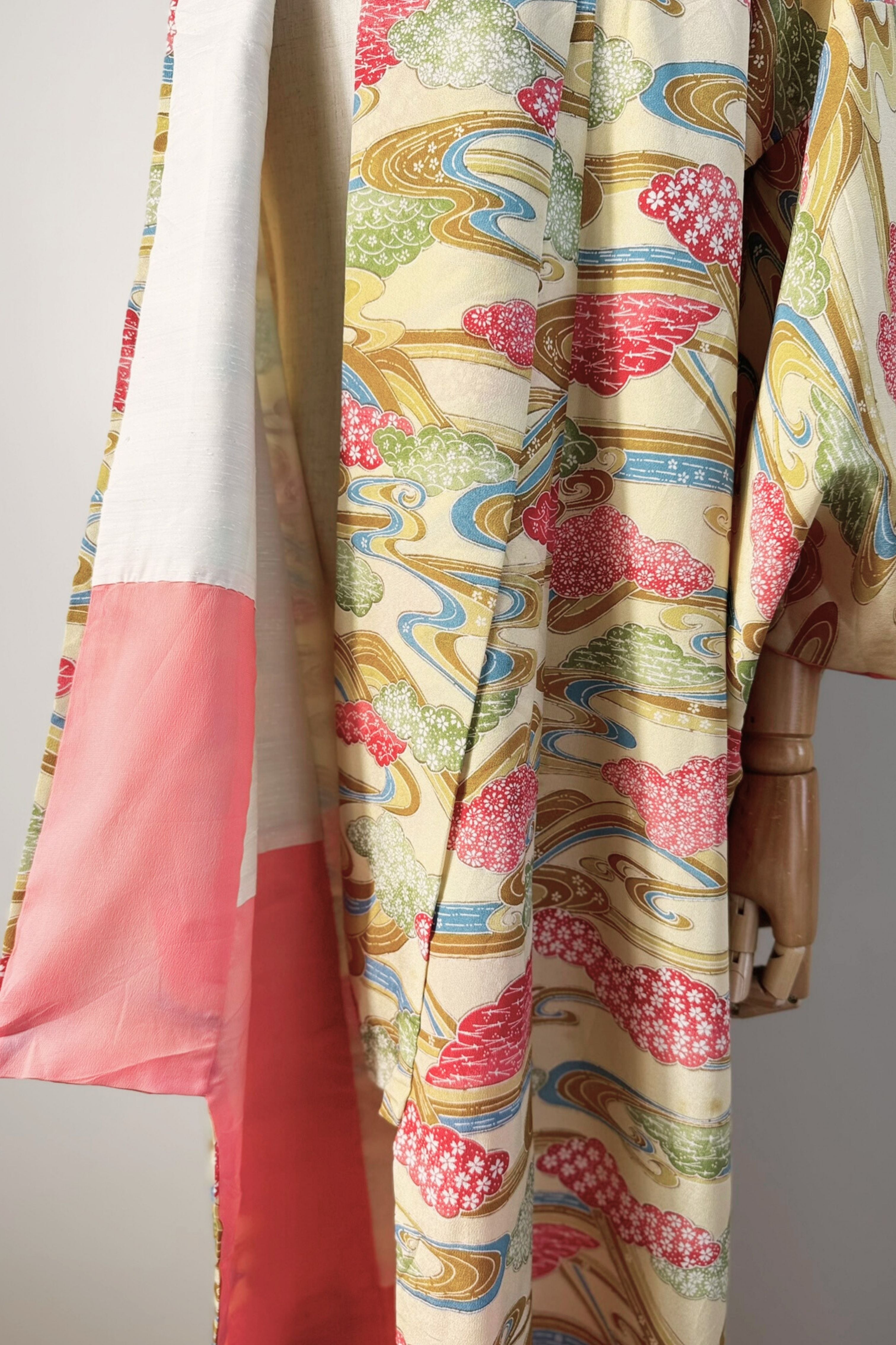 Kimono long beige à motifs japonais