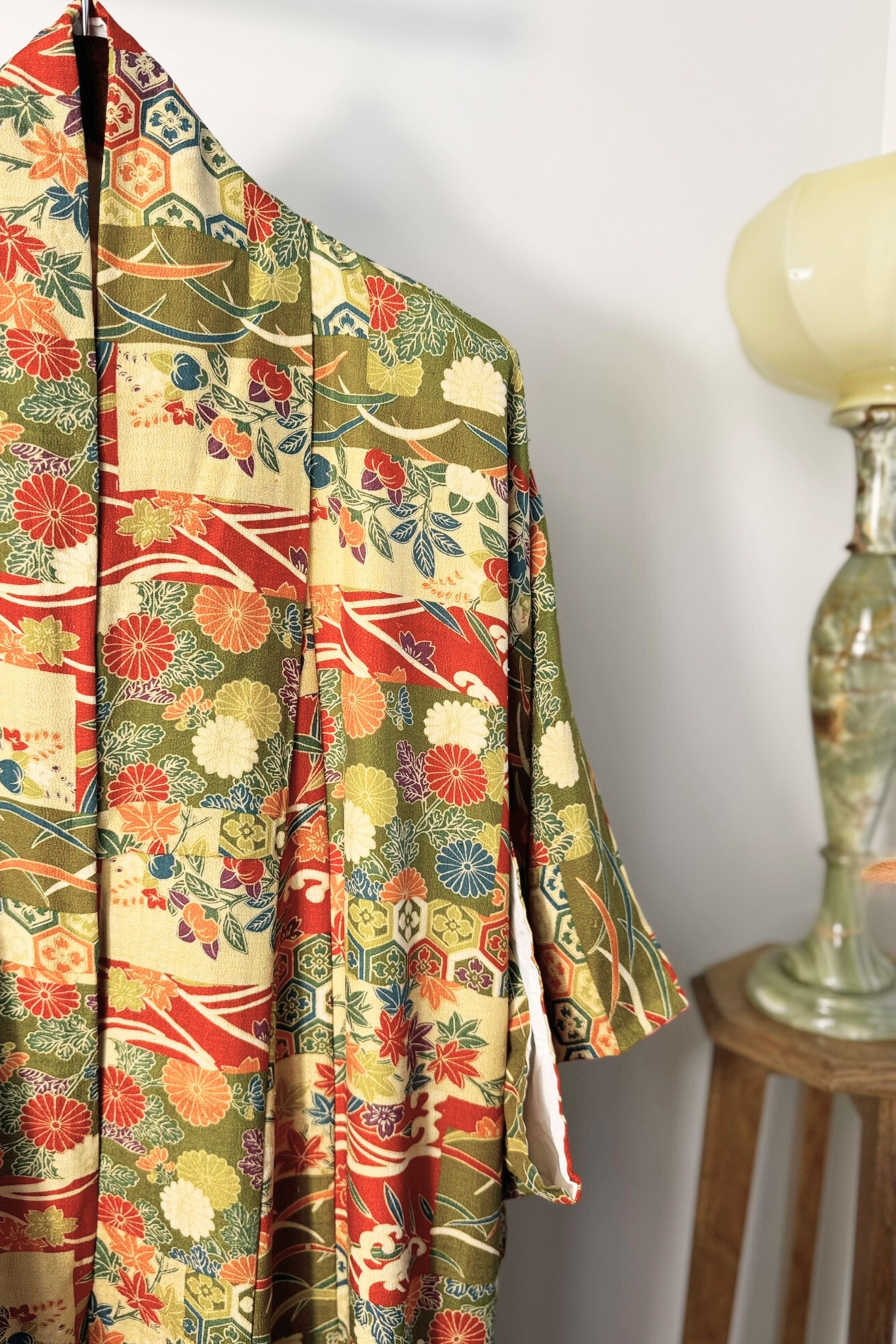 Kimono long kaki à motifs colorés