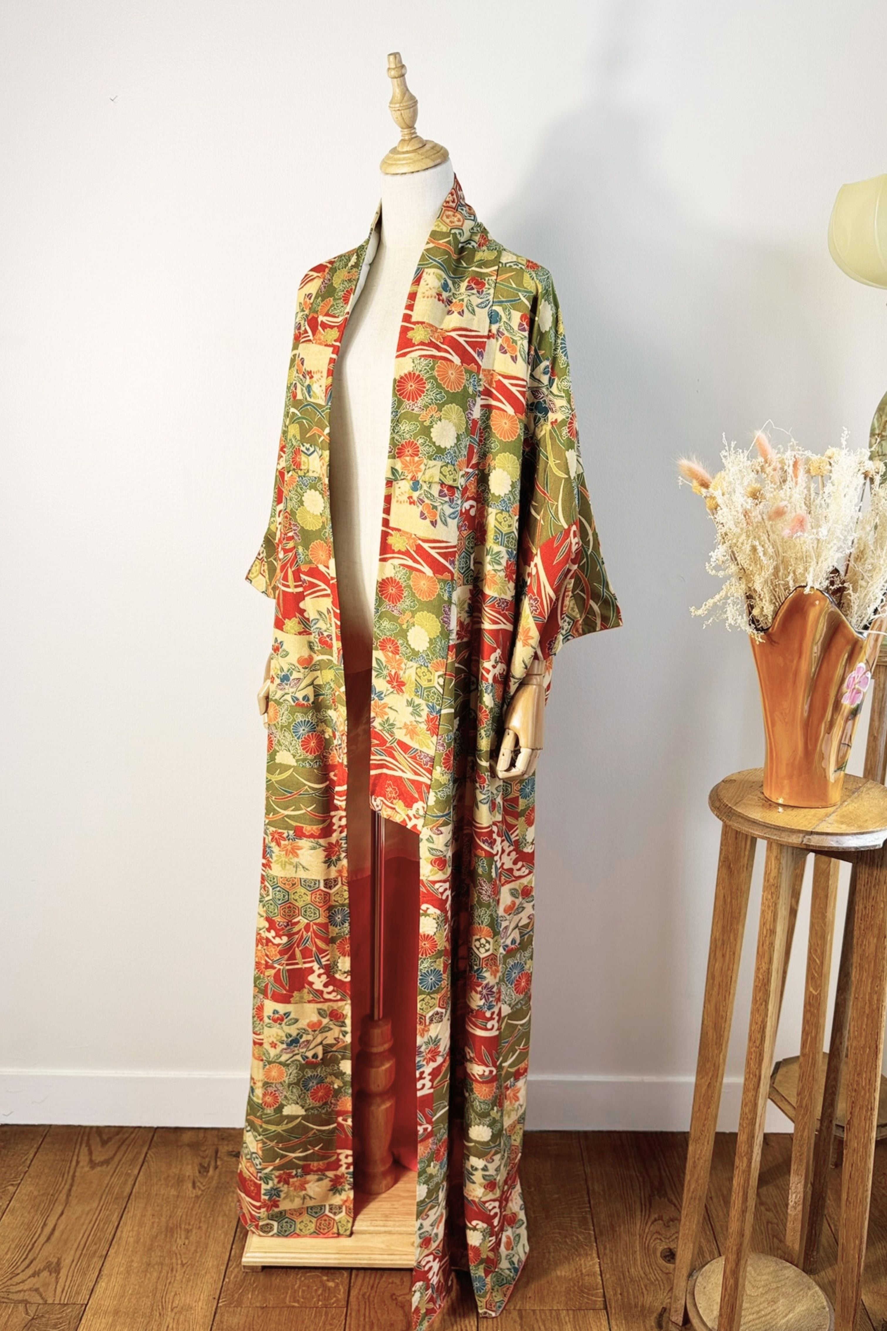 Kimono long kaki à motifs colorés