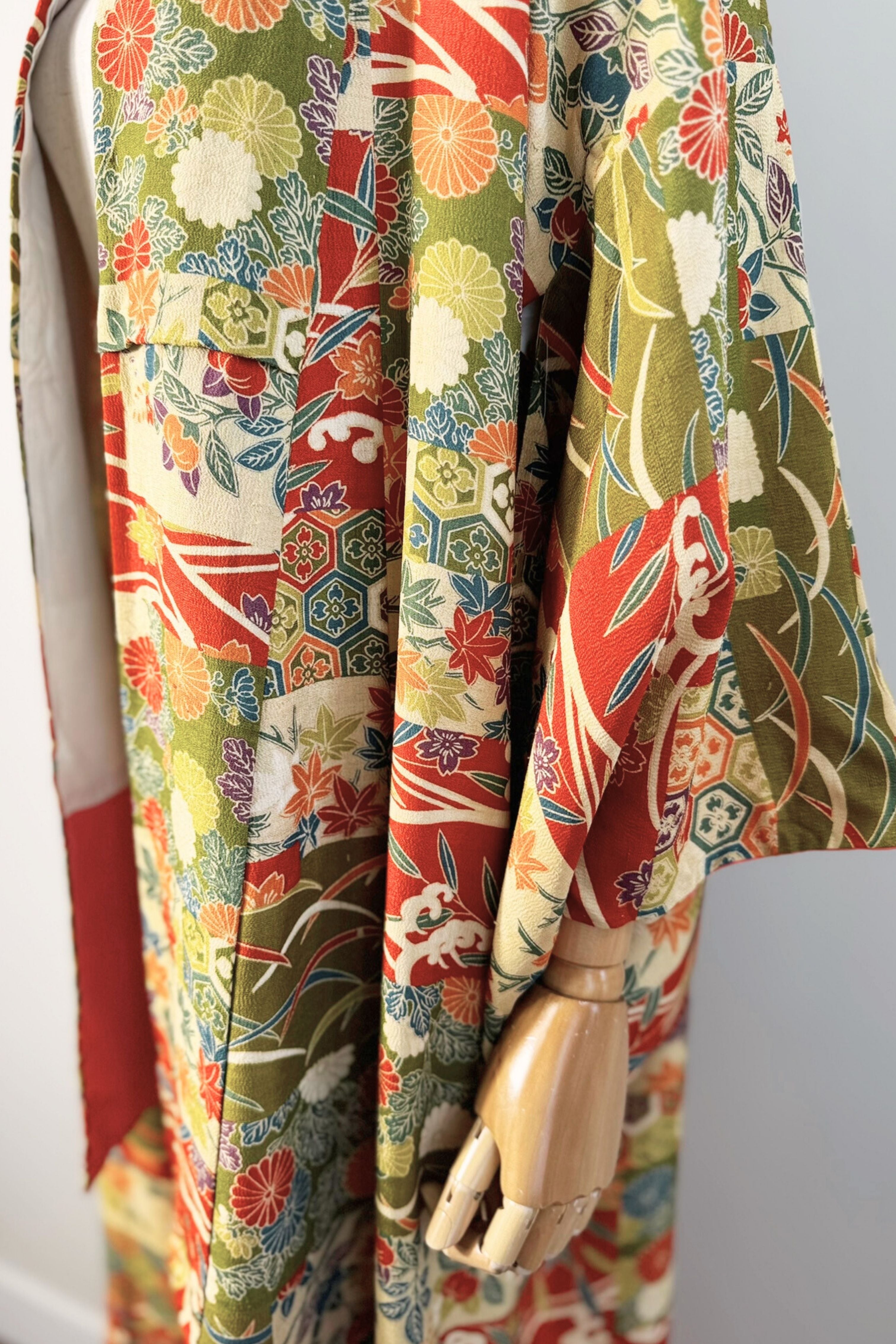 Kimono long kaki à motifs colorés
