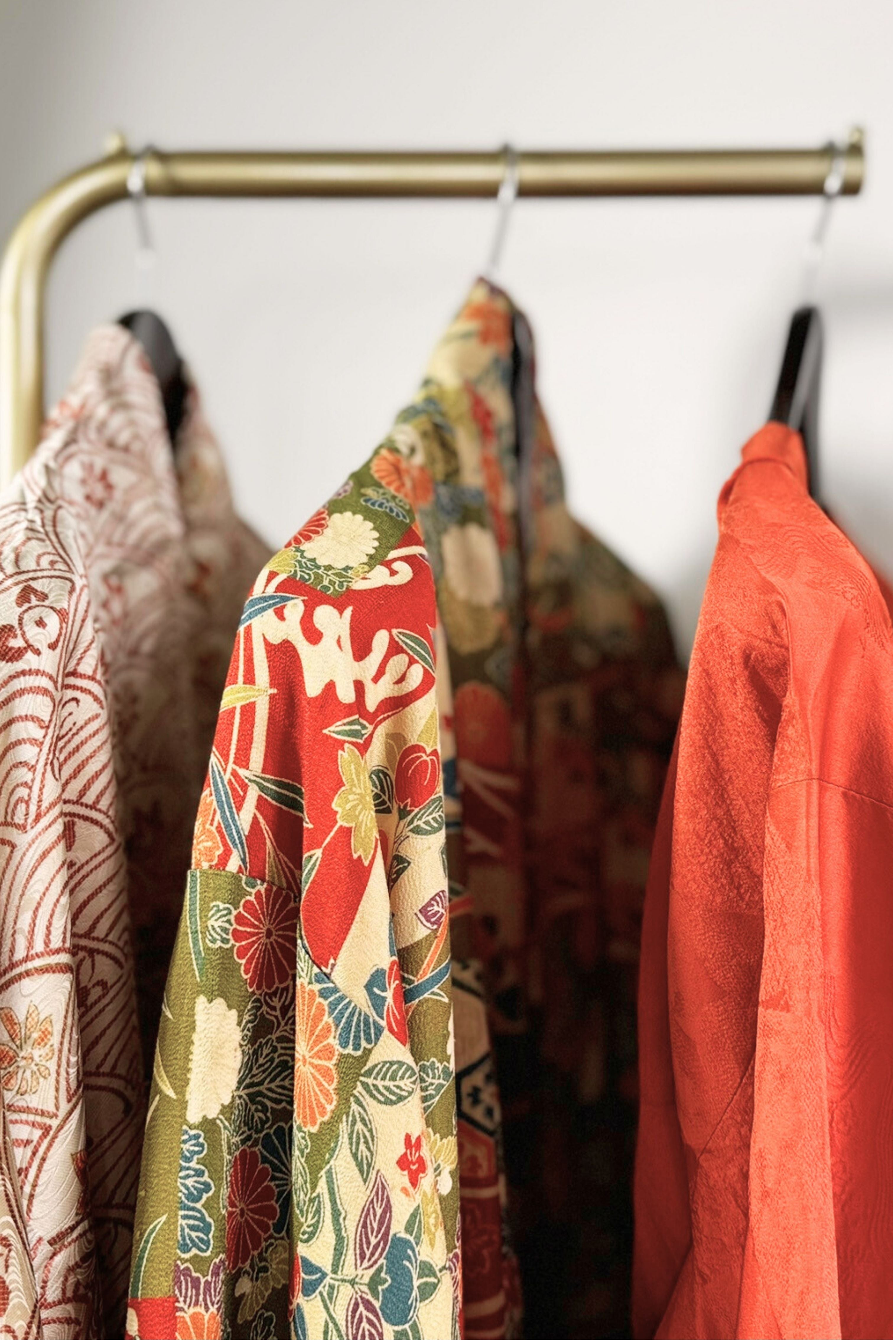 Kimono long kaki à motifs colorés
