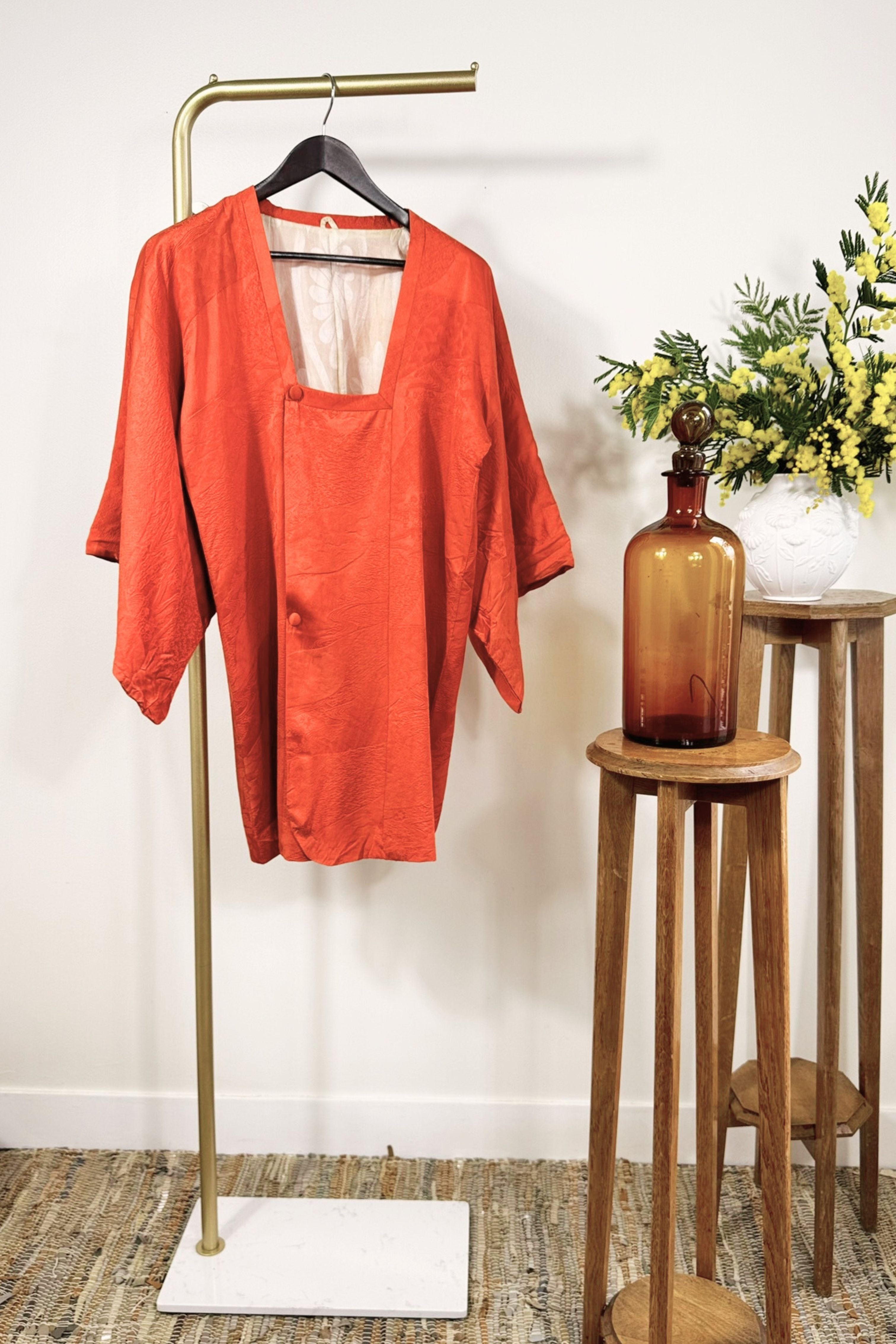 Short red silk kimono