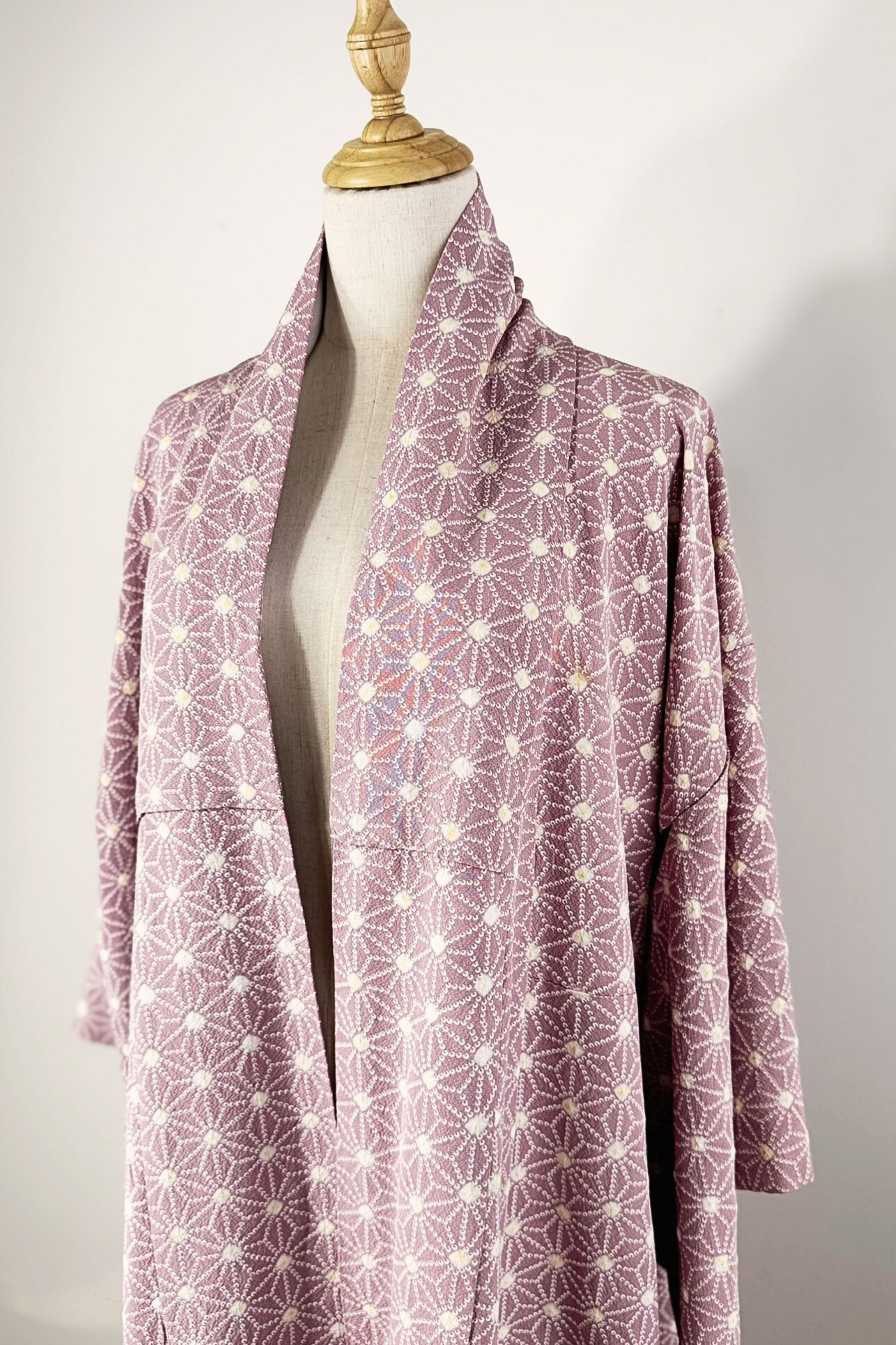 Kimono long en soie à motifs graphiques mauve