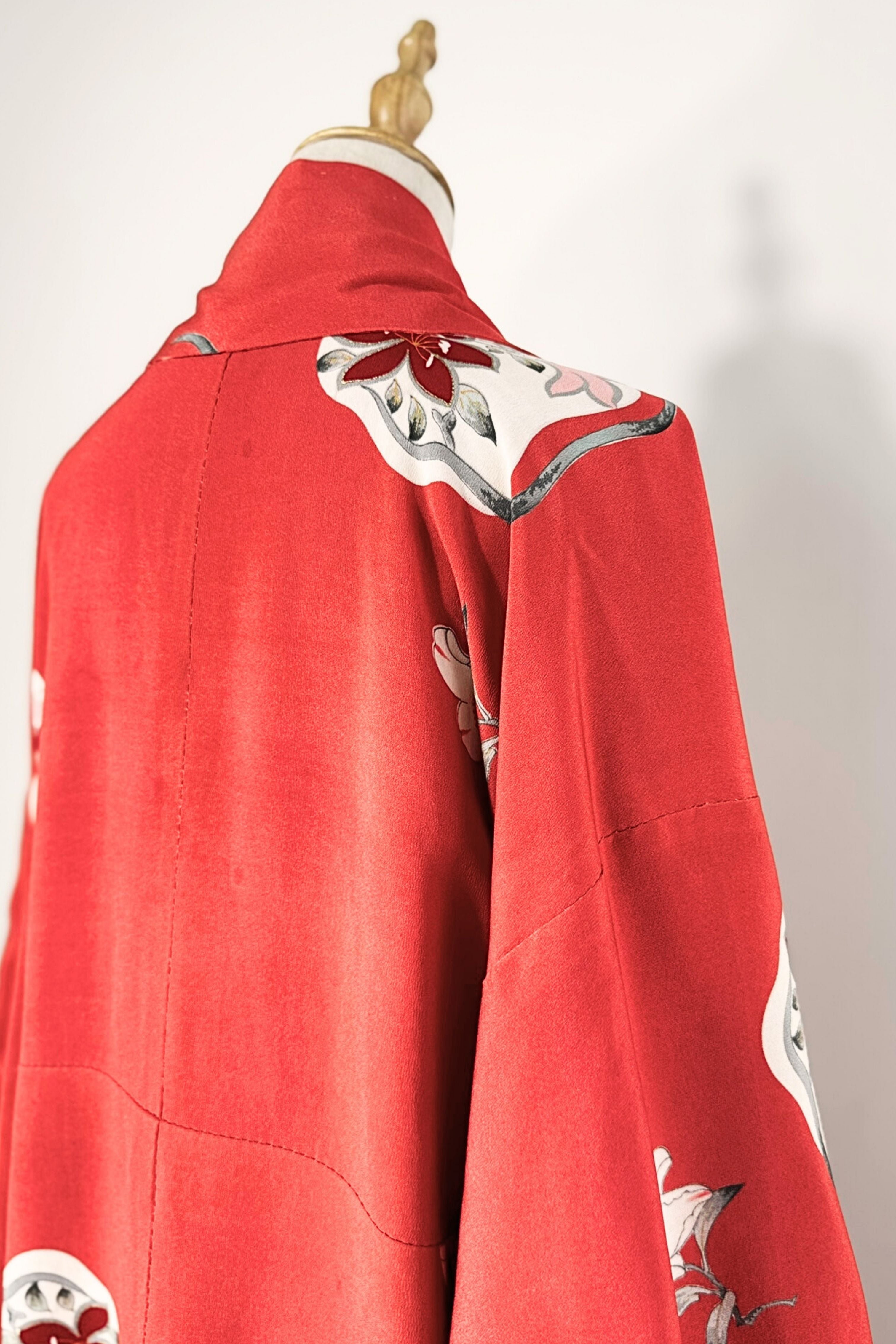 Kimono long en soie à fleurs rouge
