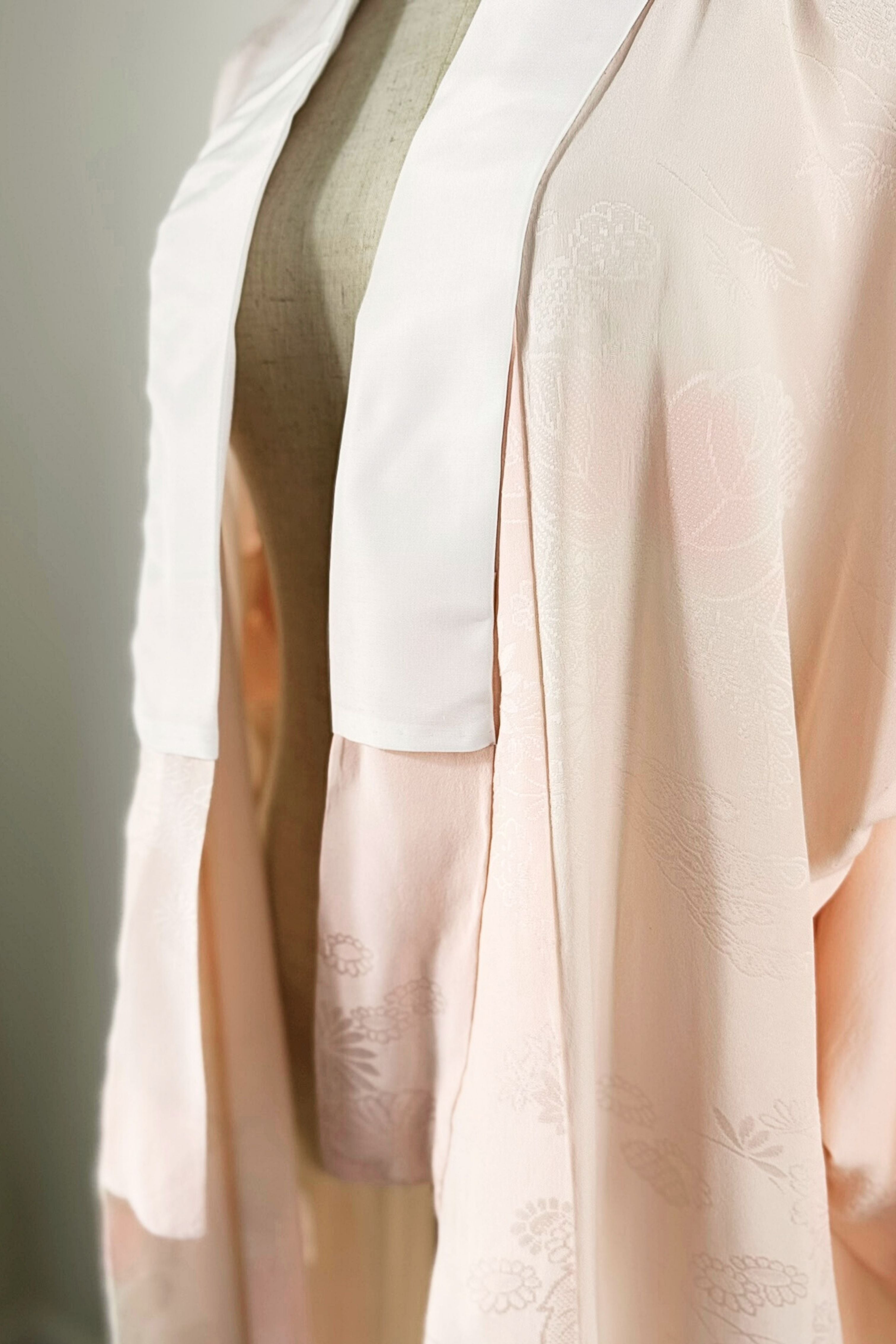 Mid-length kimono in flowing pink silk