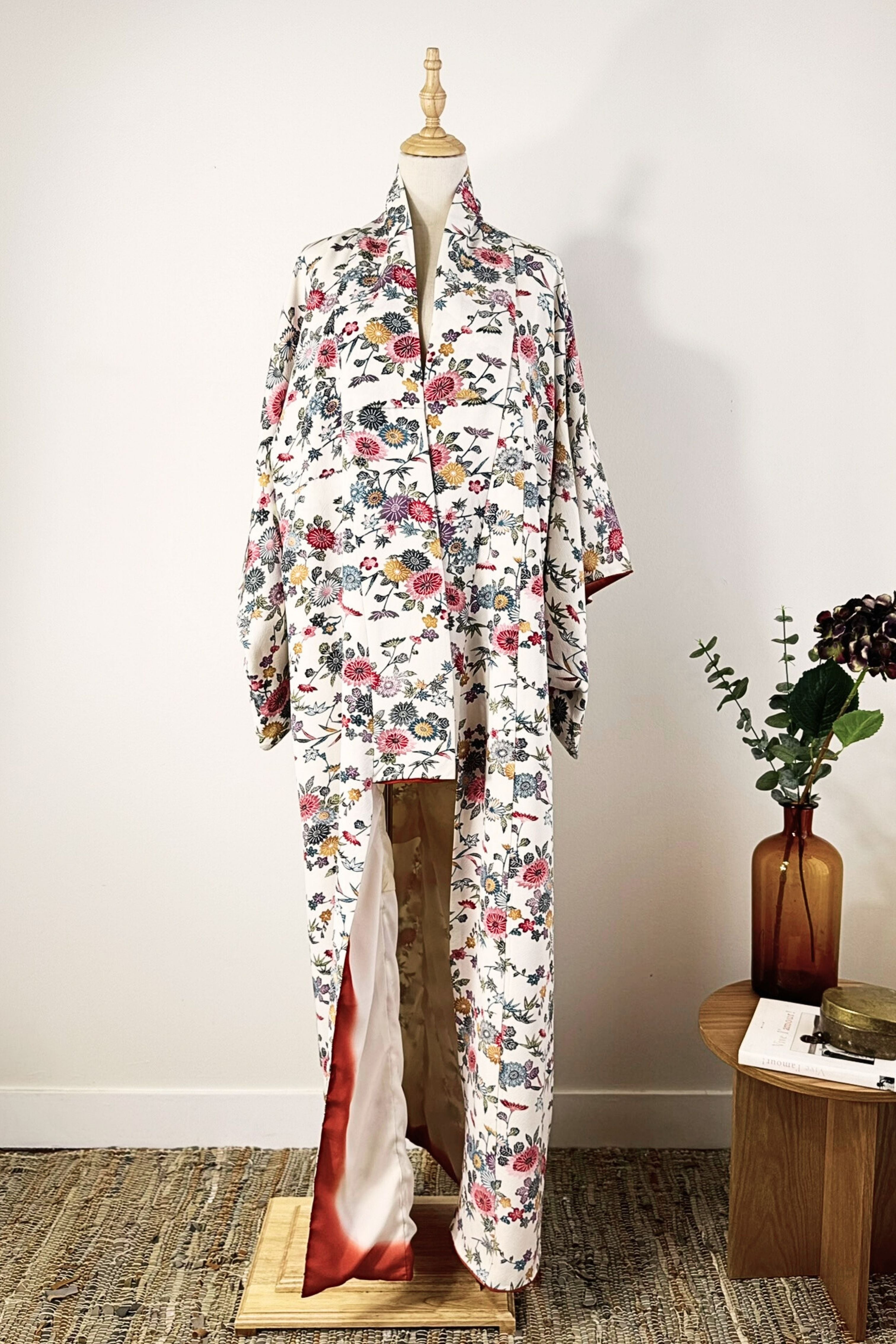 Kimono long en soie blanc à fleurs