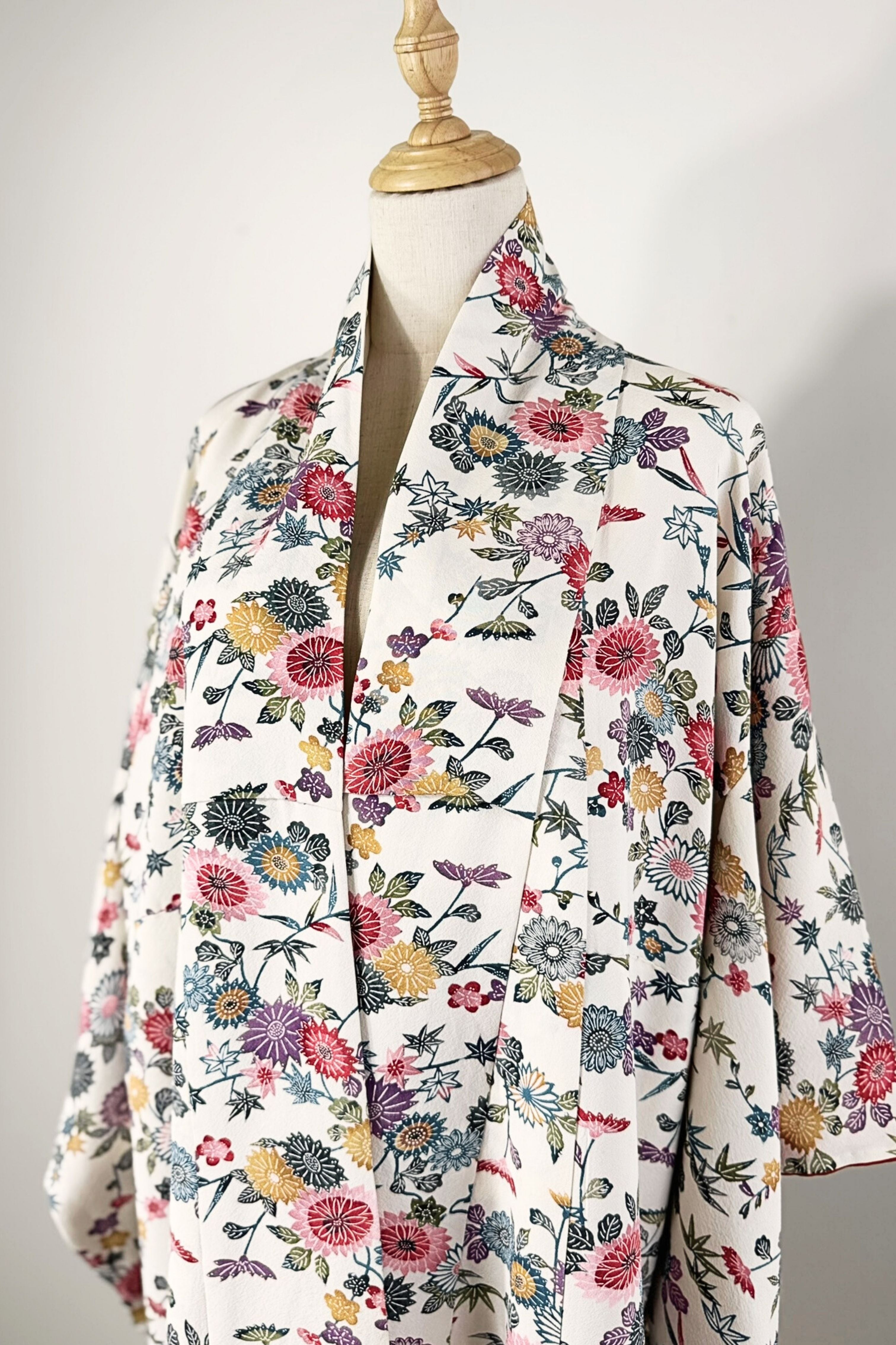 Kimono long en soie blanc à fleurs