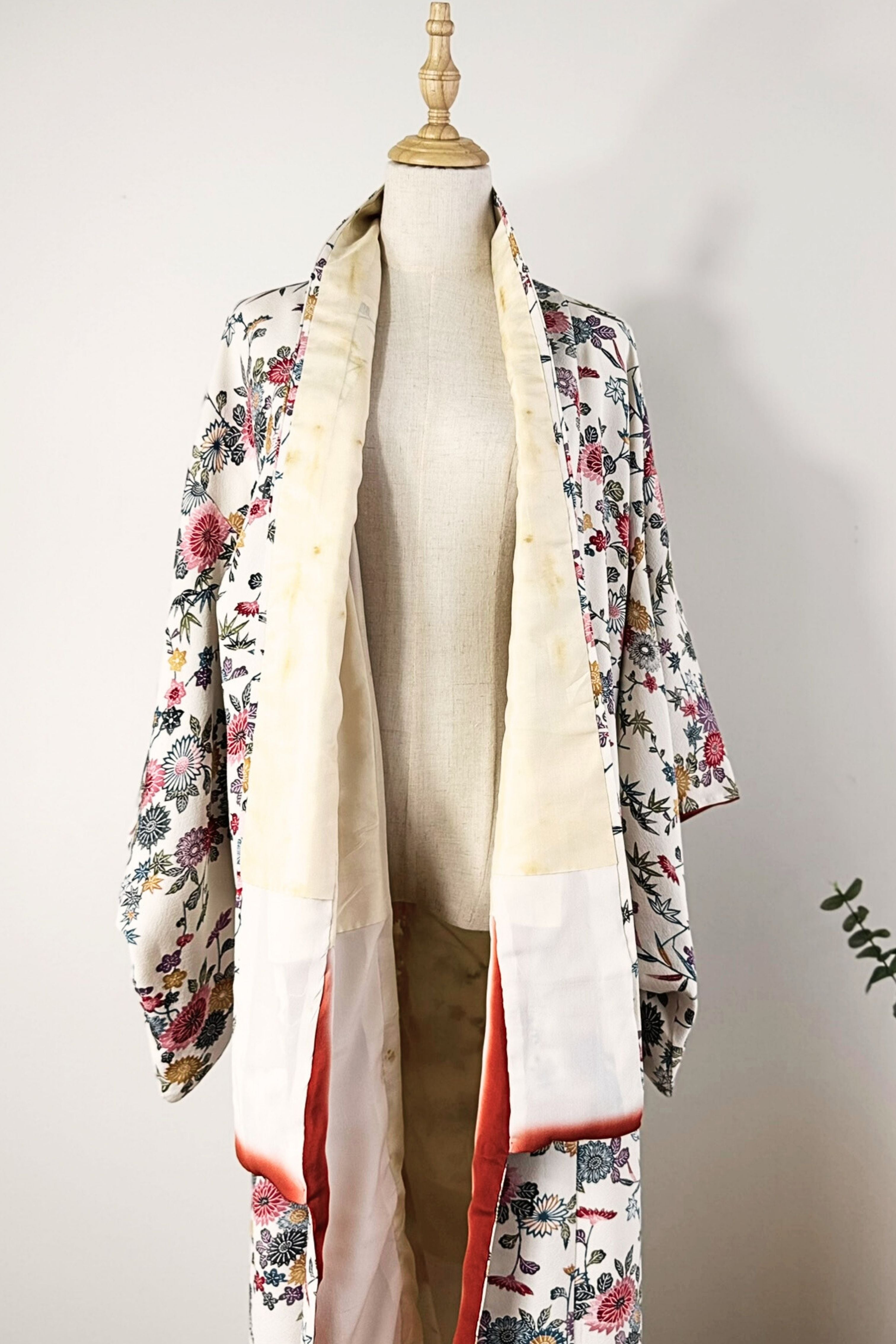 Kimono long en soie blanc à fleurs