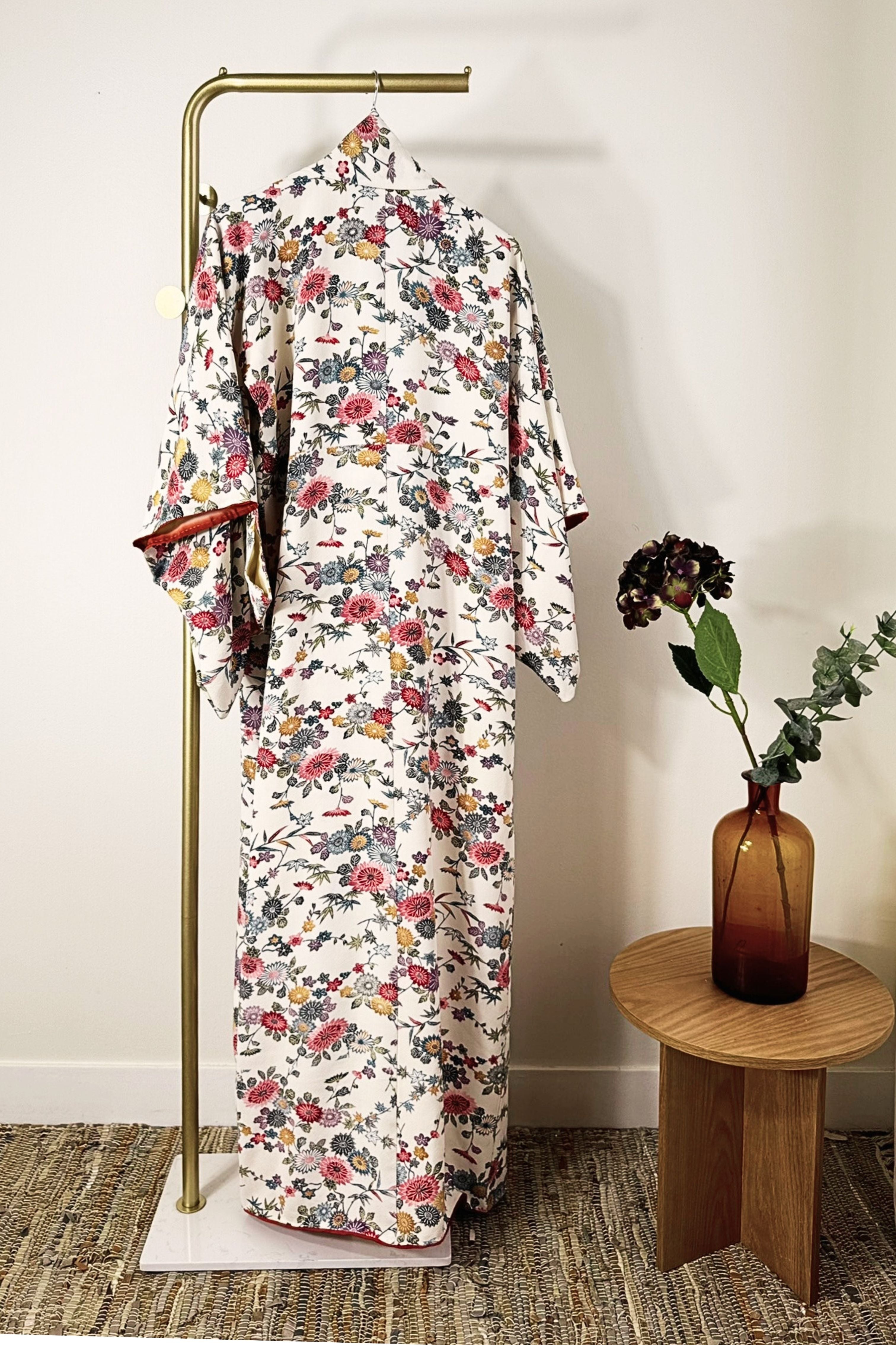 Kimono long en soie blanc à fleurs