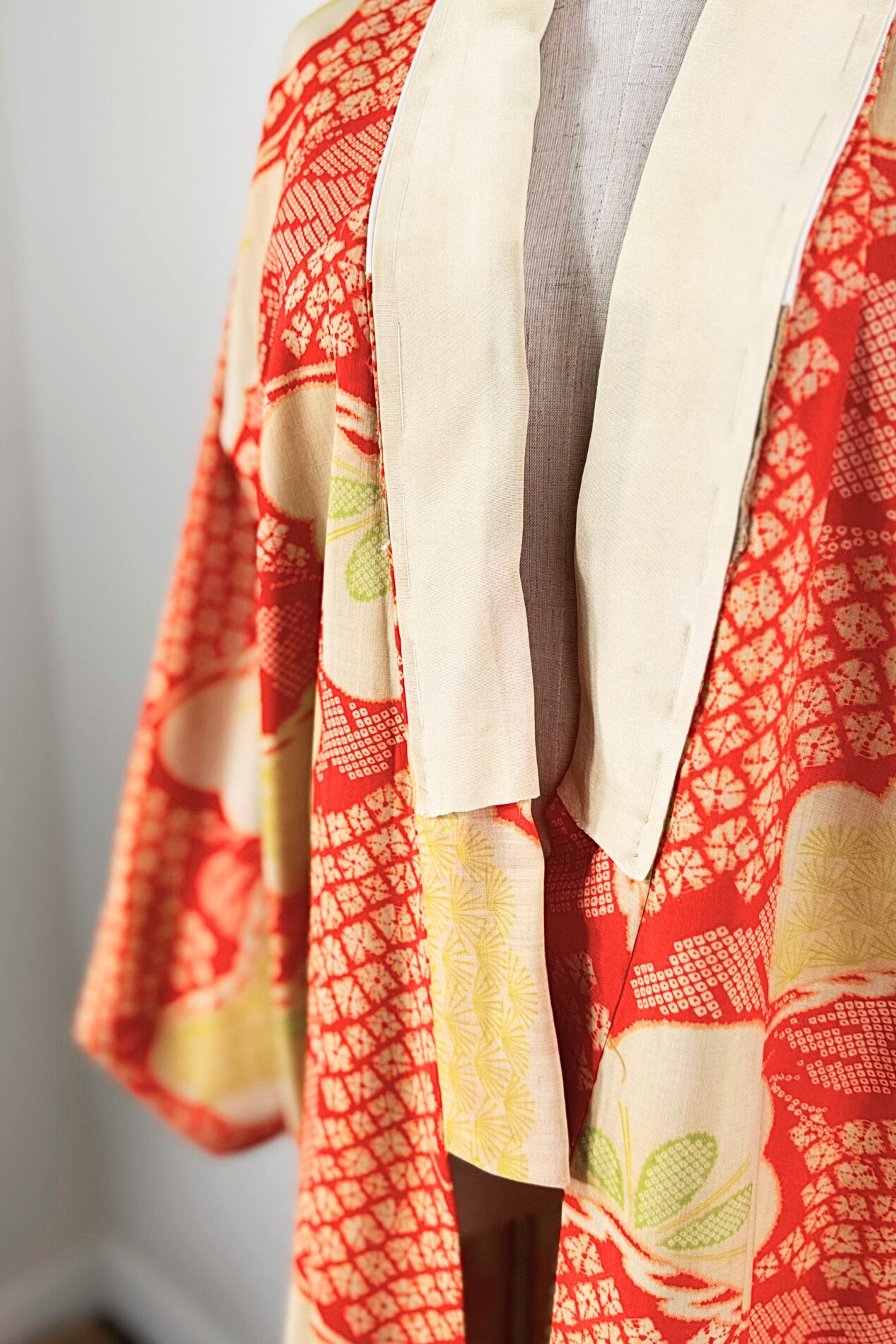 Short red silk kimono