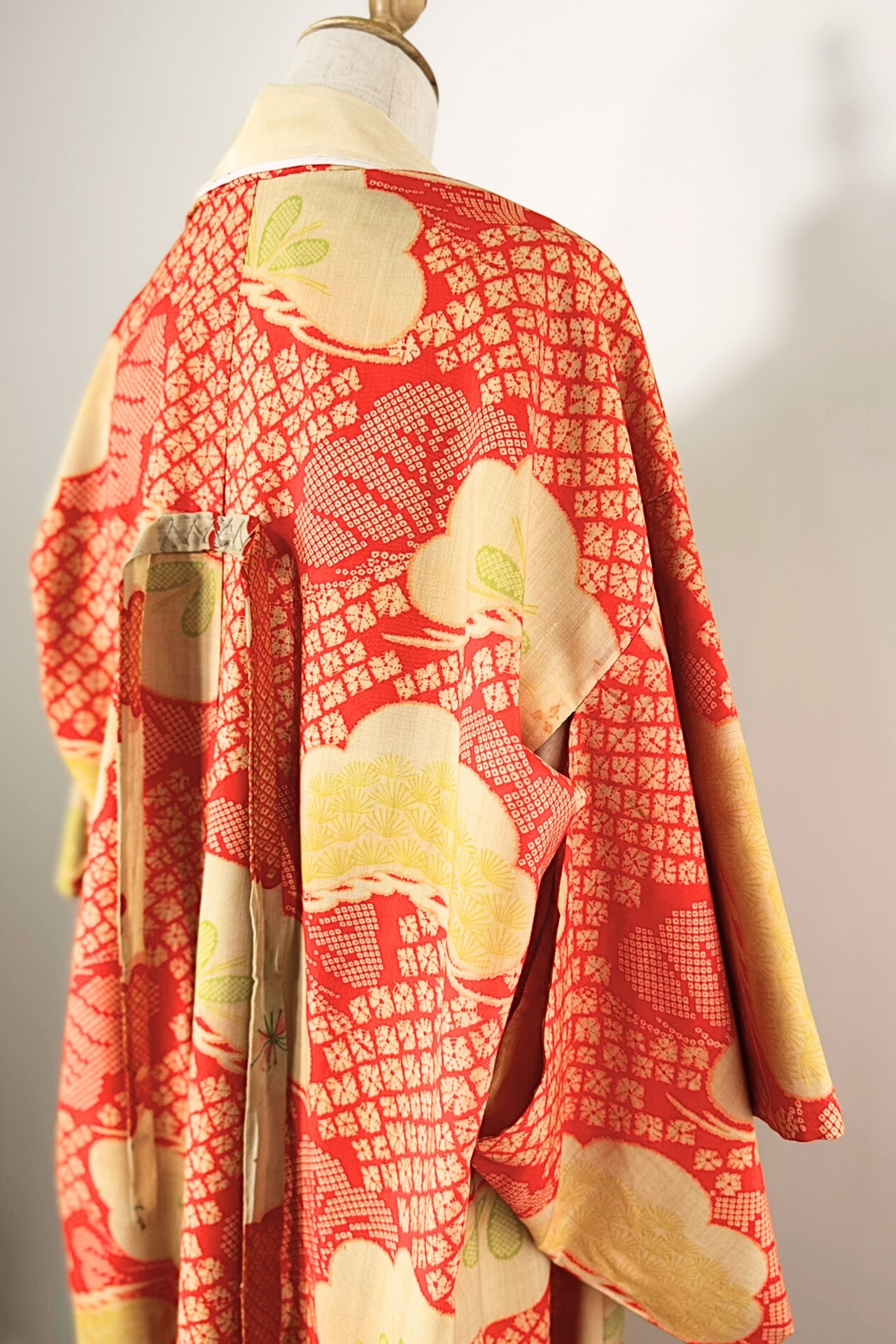 Short red silk kimono