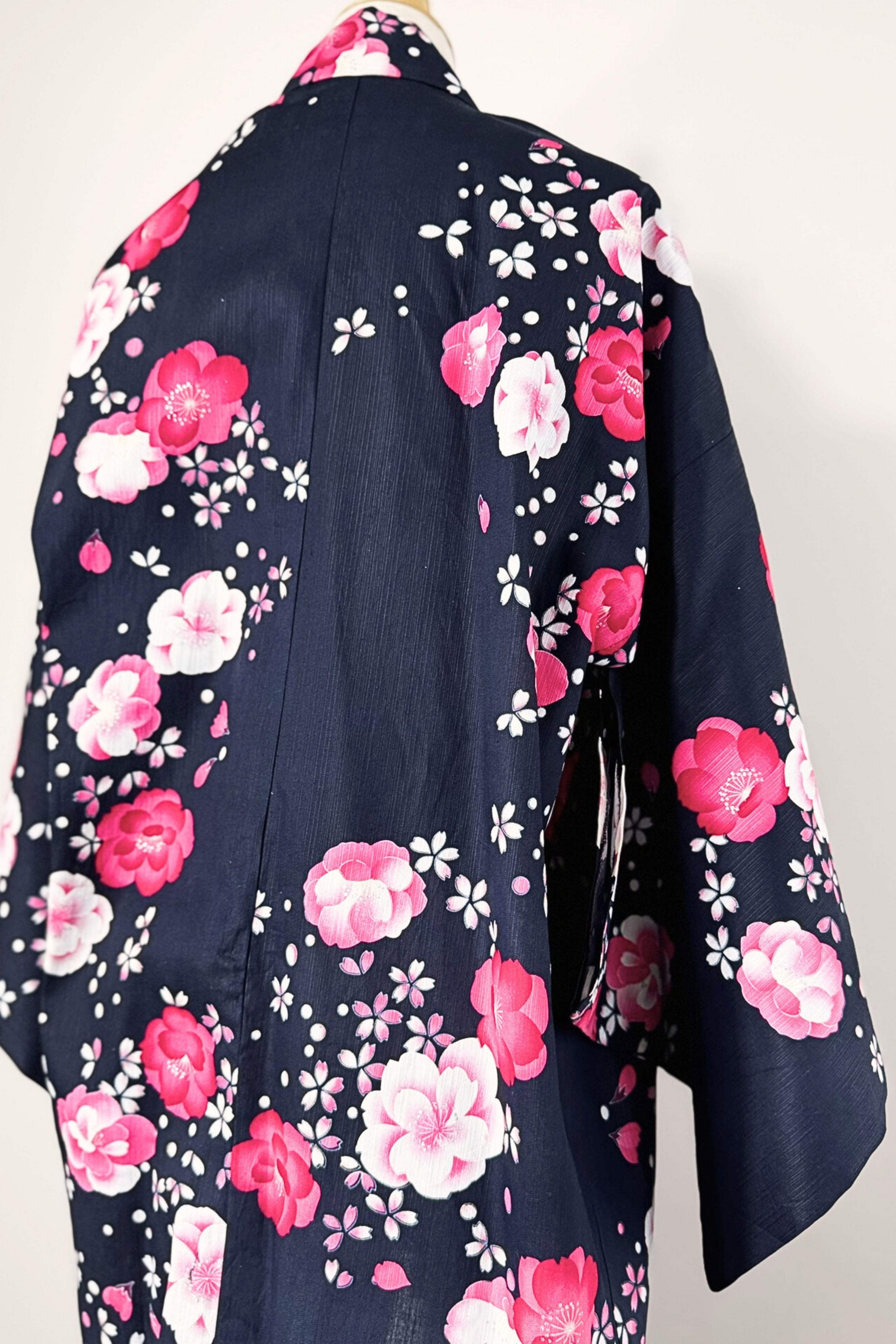 Kimono long marine en coton à fleurs