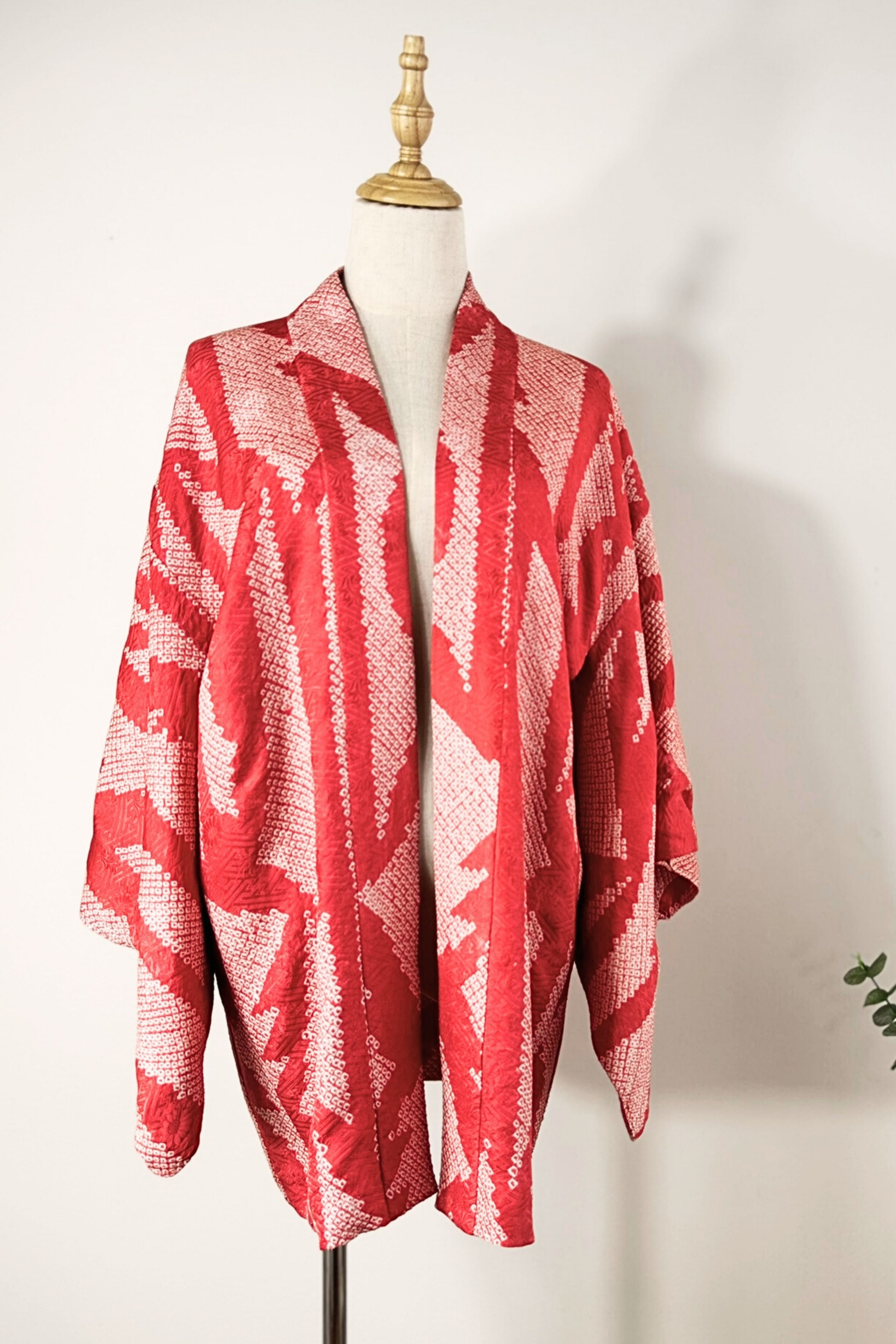 Kimono court à motifs abstraits rose