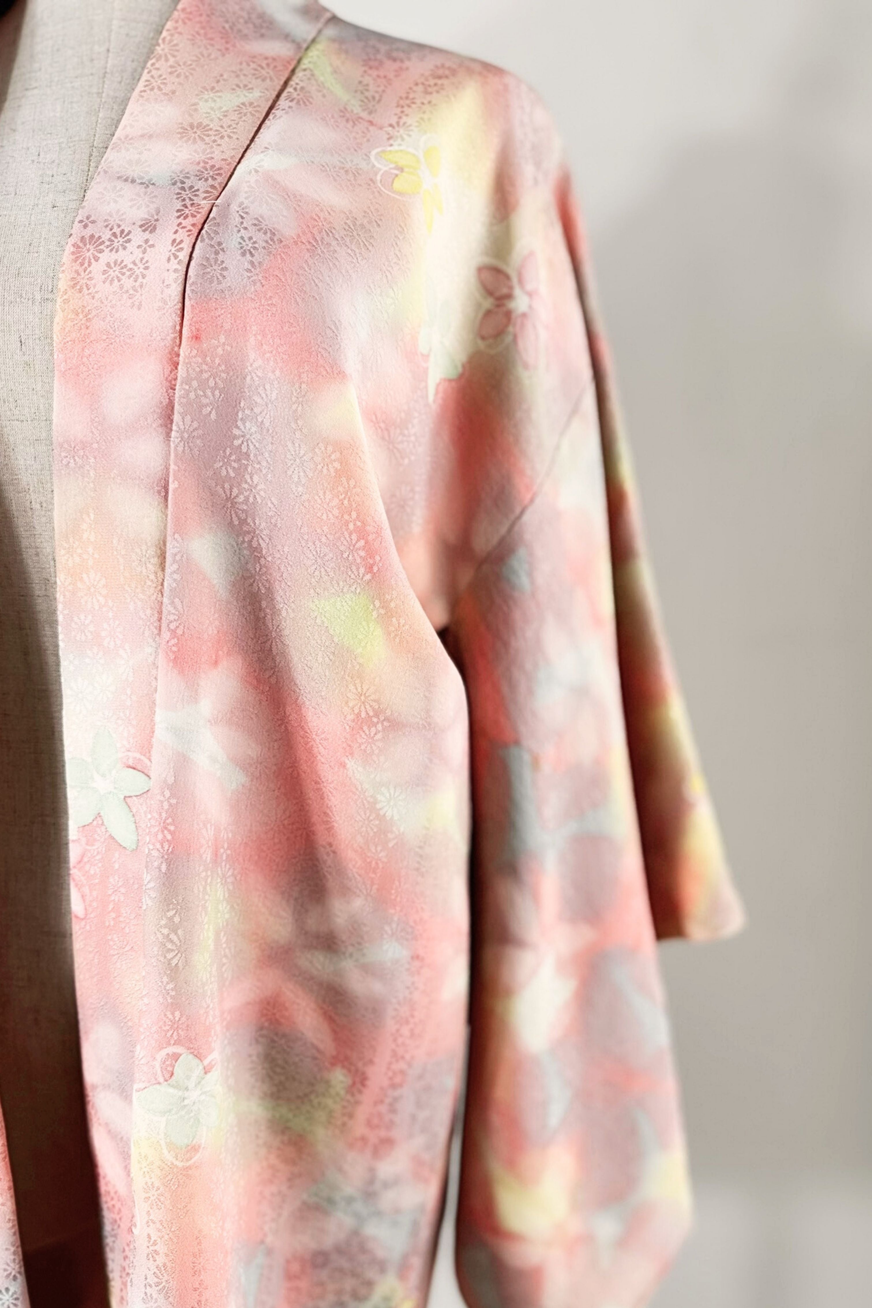 Short thick gray kimono