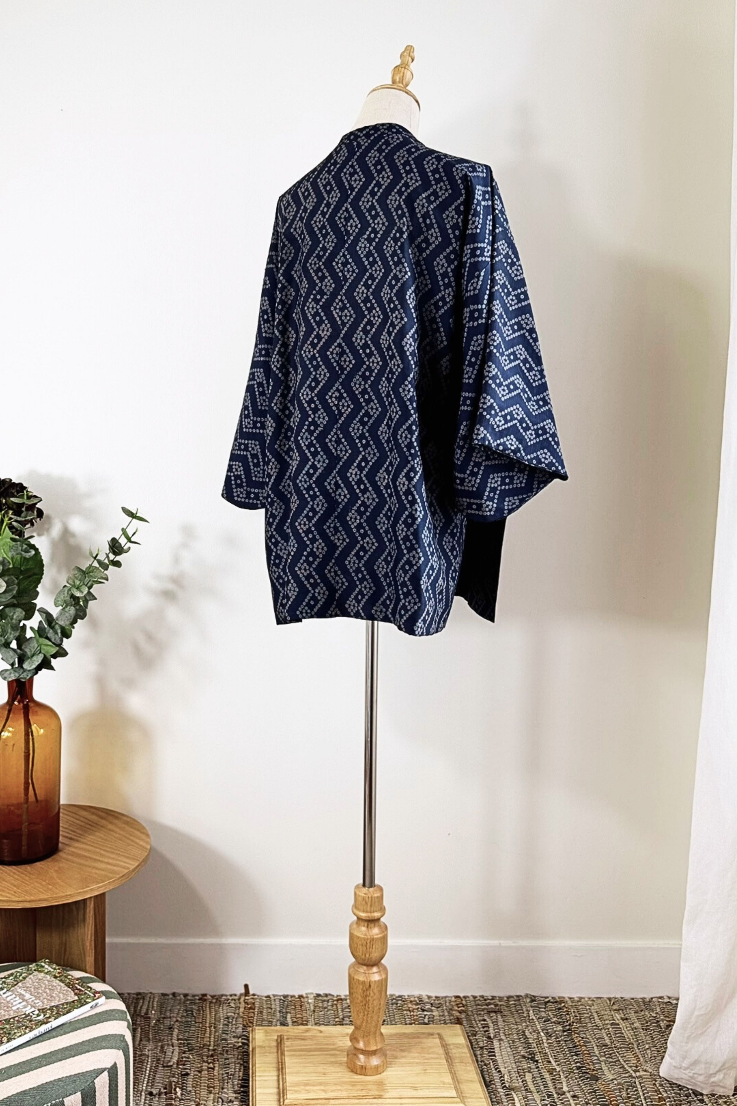 Short red silk kimono