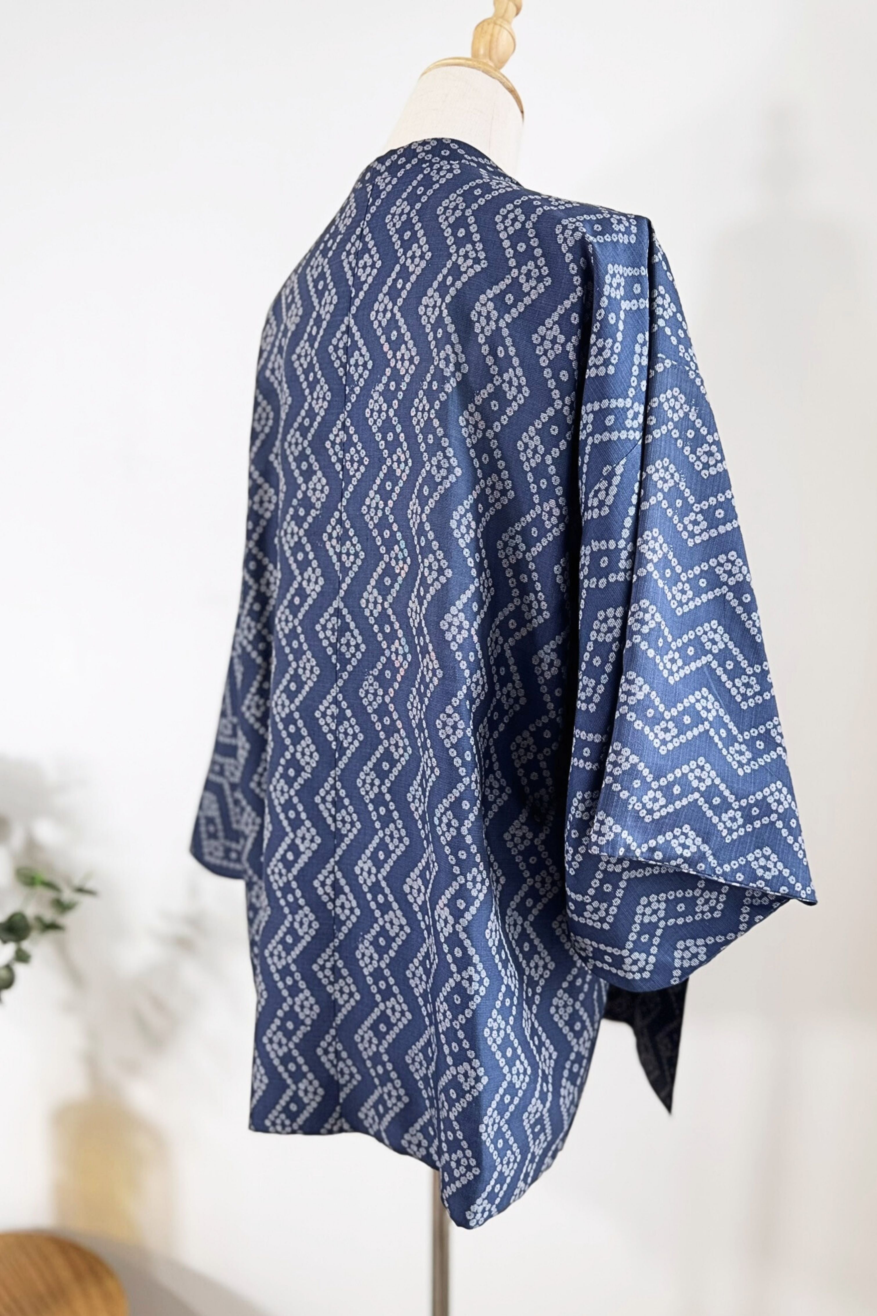Short red silk kimono