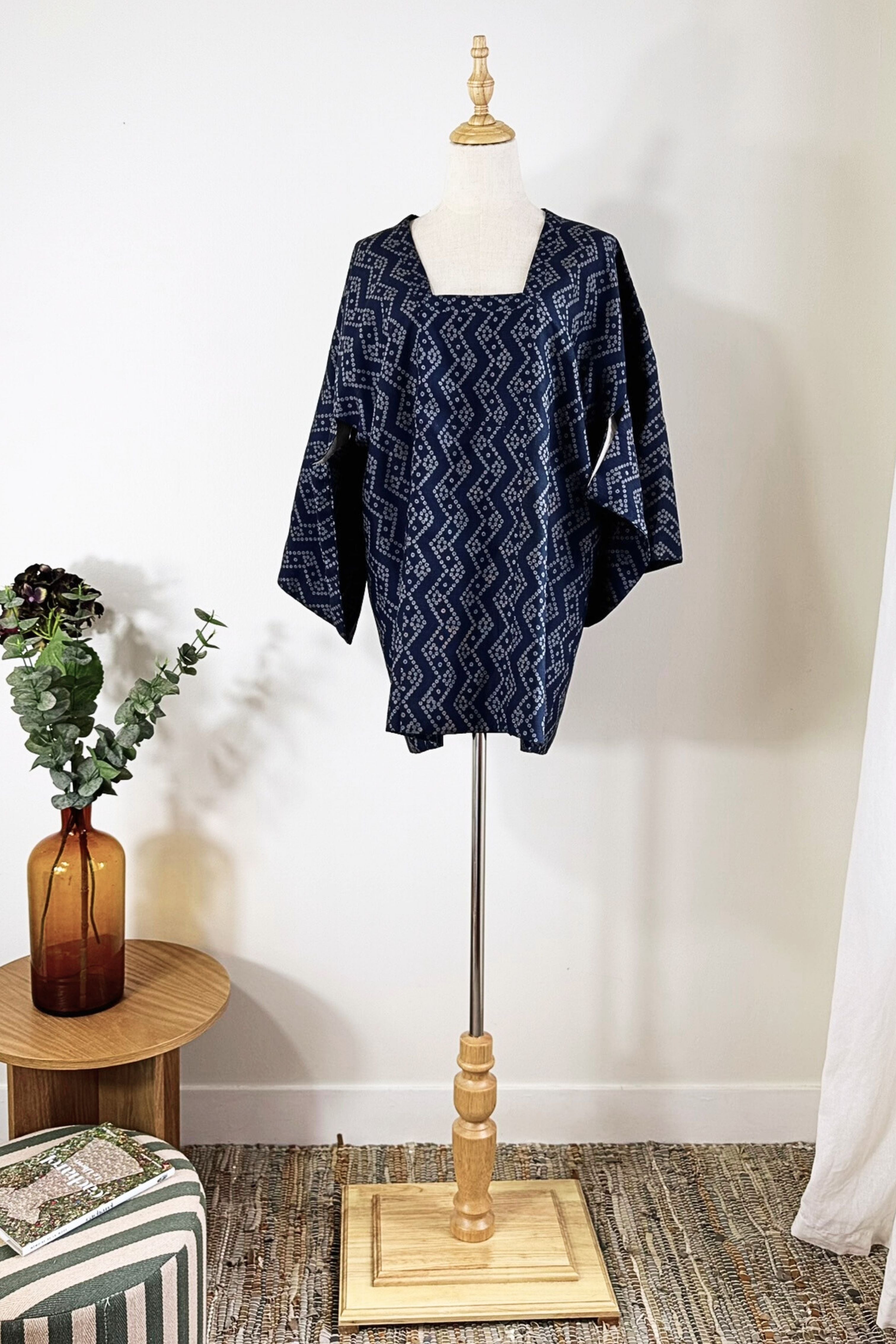 Short red silk kimono