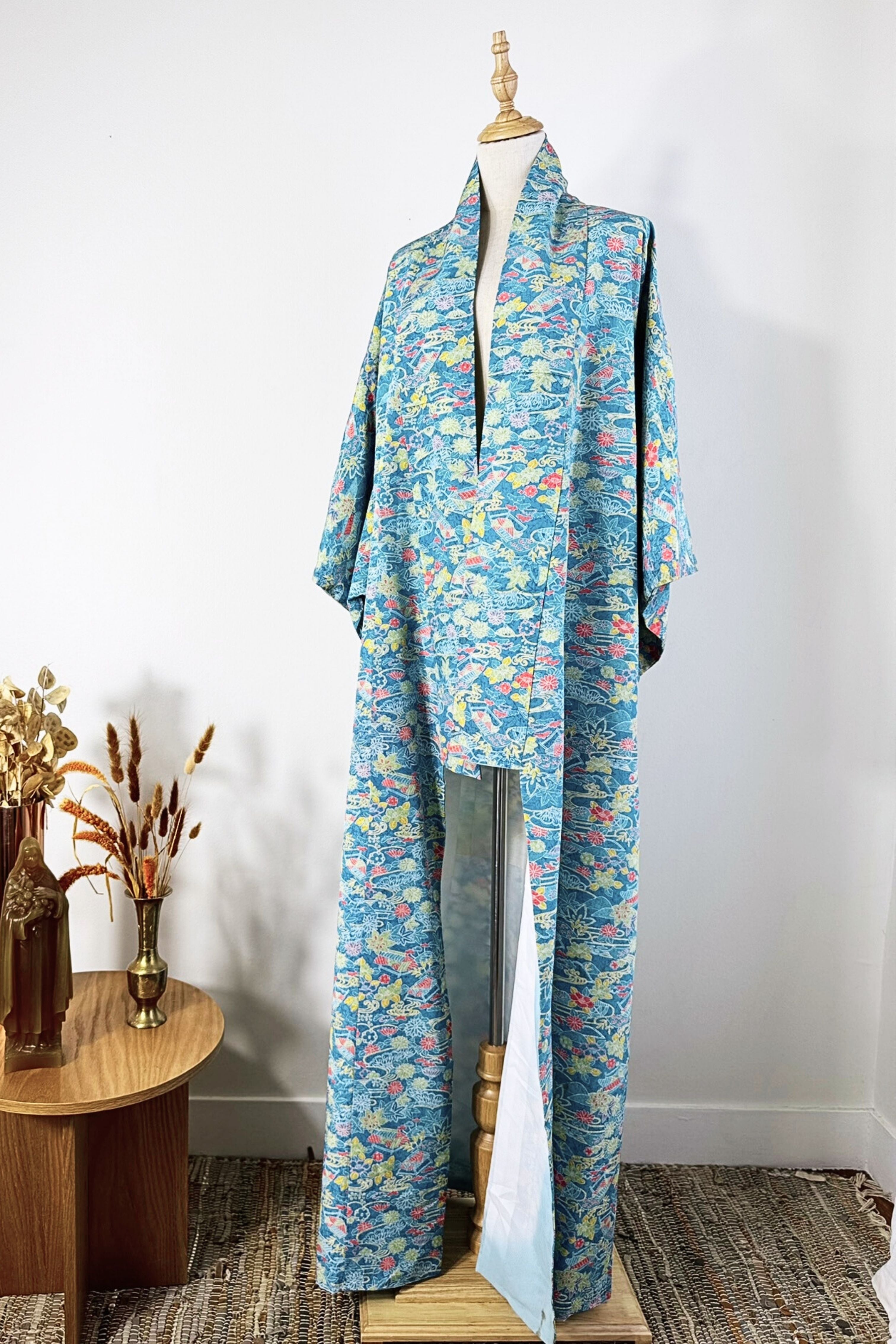 Kimono soyeux long turquoise à motifs