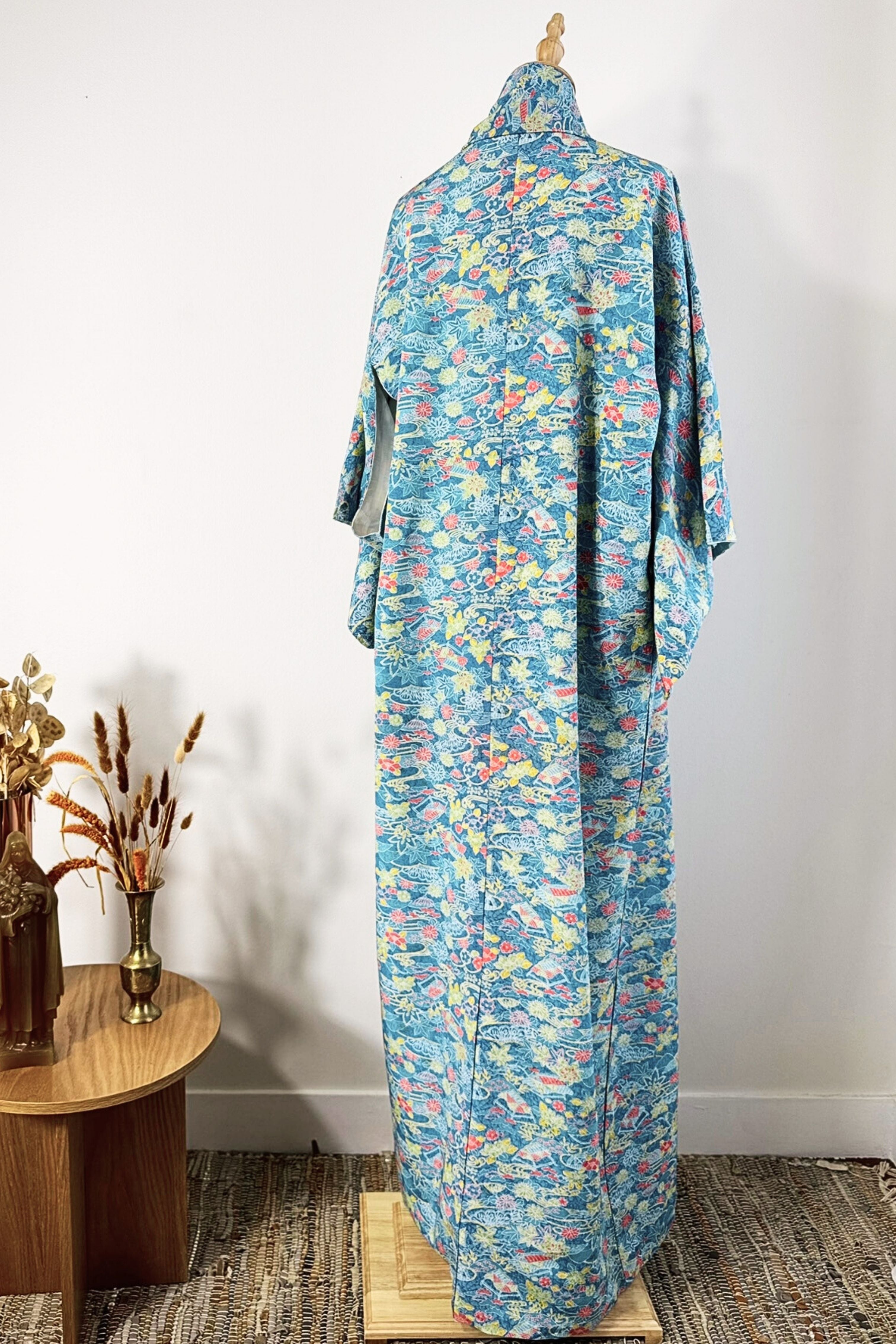 Kimono soyeux long turquoise à motifs